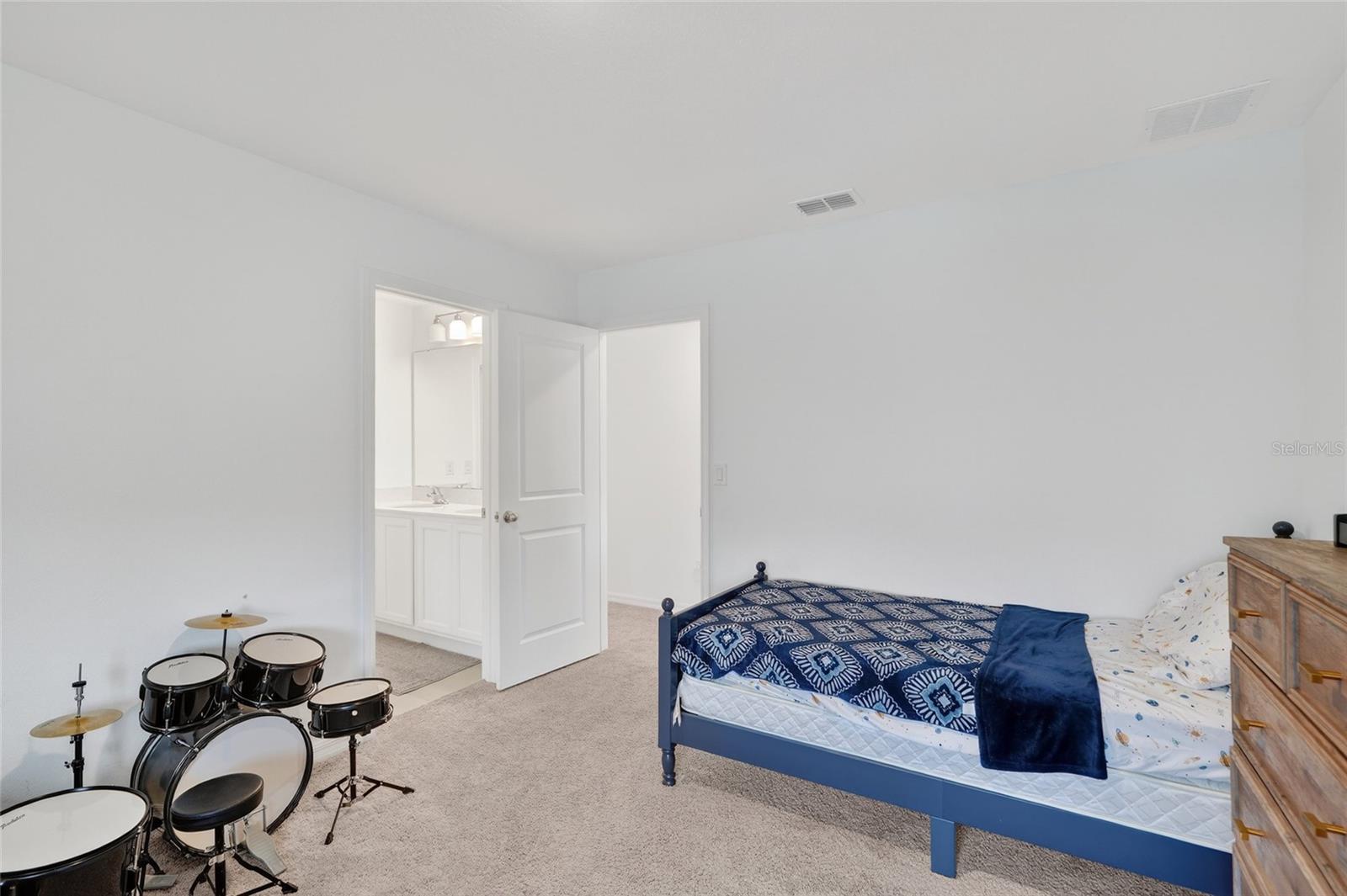 HAMPTON OAKS - Residential