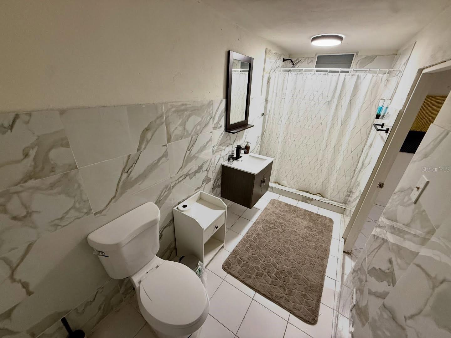 JARDINES DE COUNTRY CLUB - Residential Income