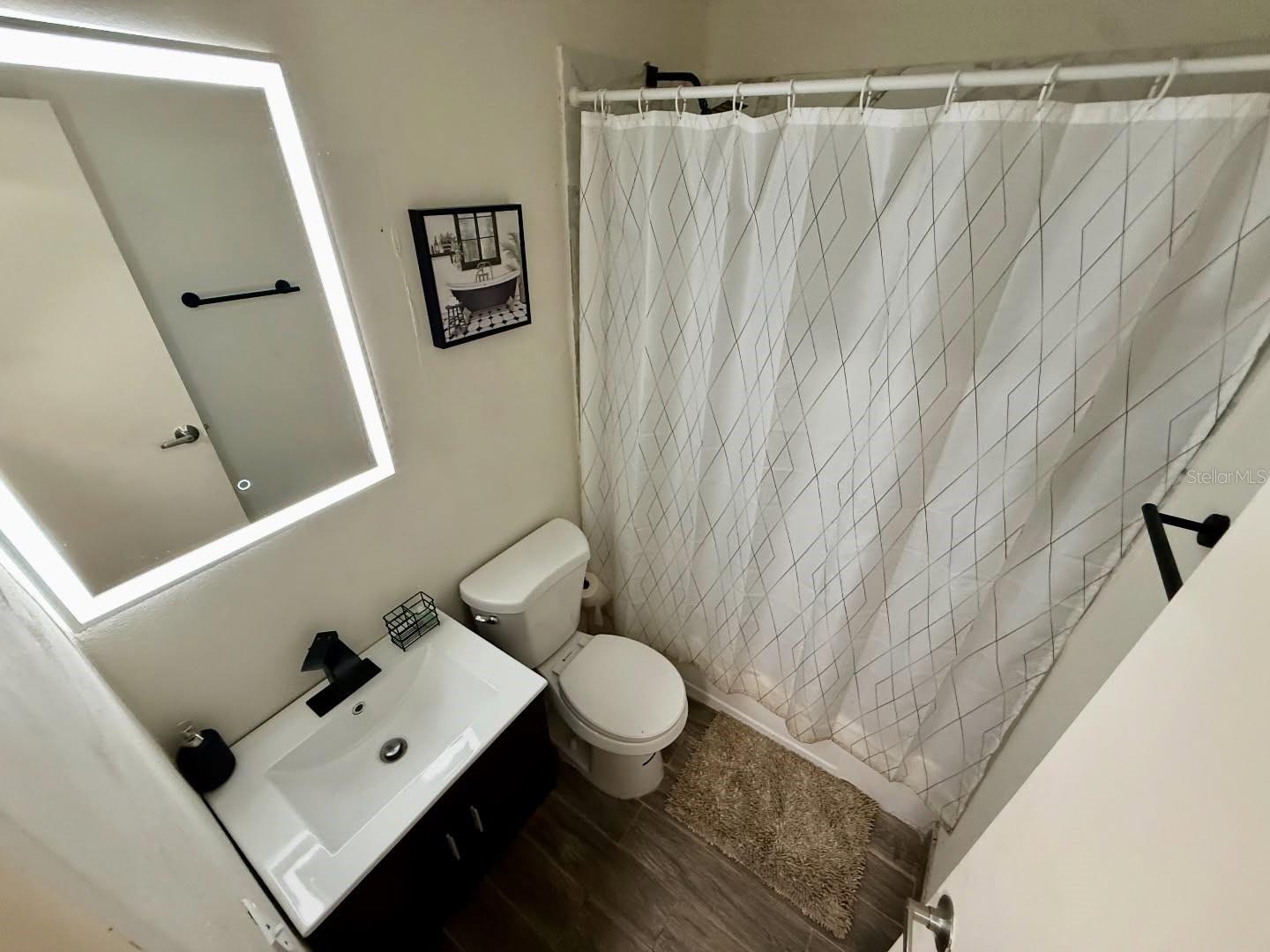 JARDINES DE COUNTRY CLUB - Residential Income