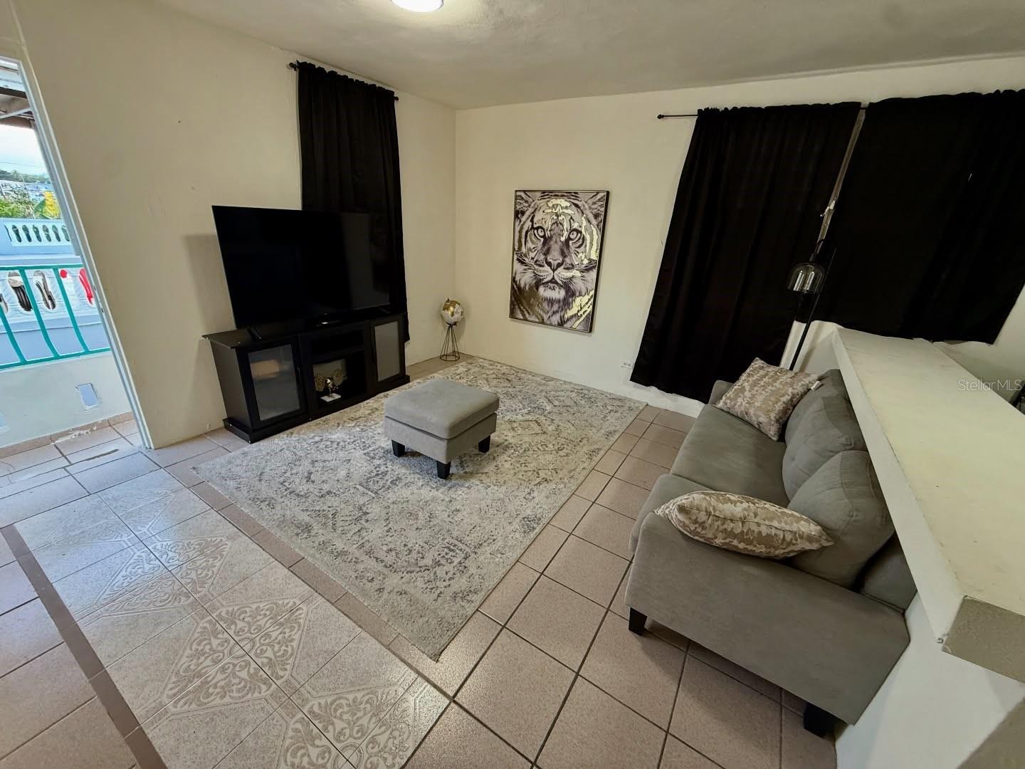 JARDINES DE COUNTRY CLUB - Residential Income