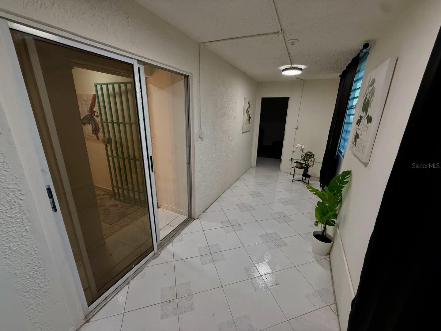 JARDINES DE COUNTRY CLUB - Residential Income