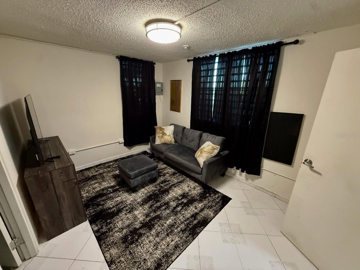 JARDINES DE COUNTRY CLUB - Residential Income