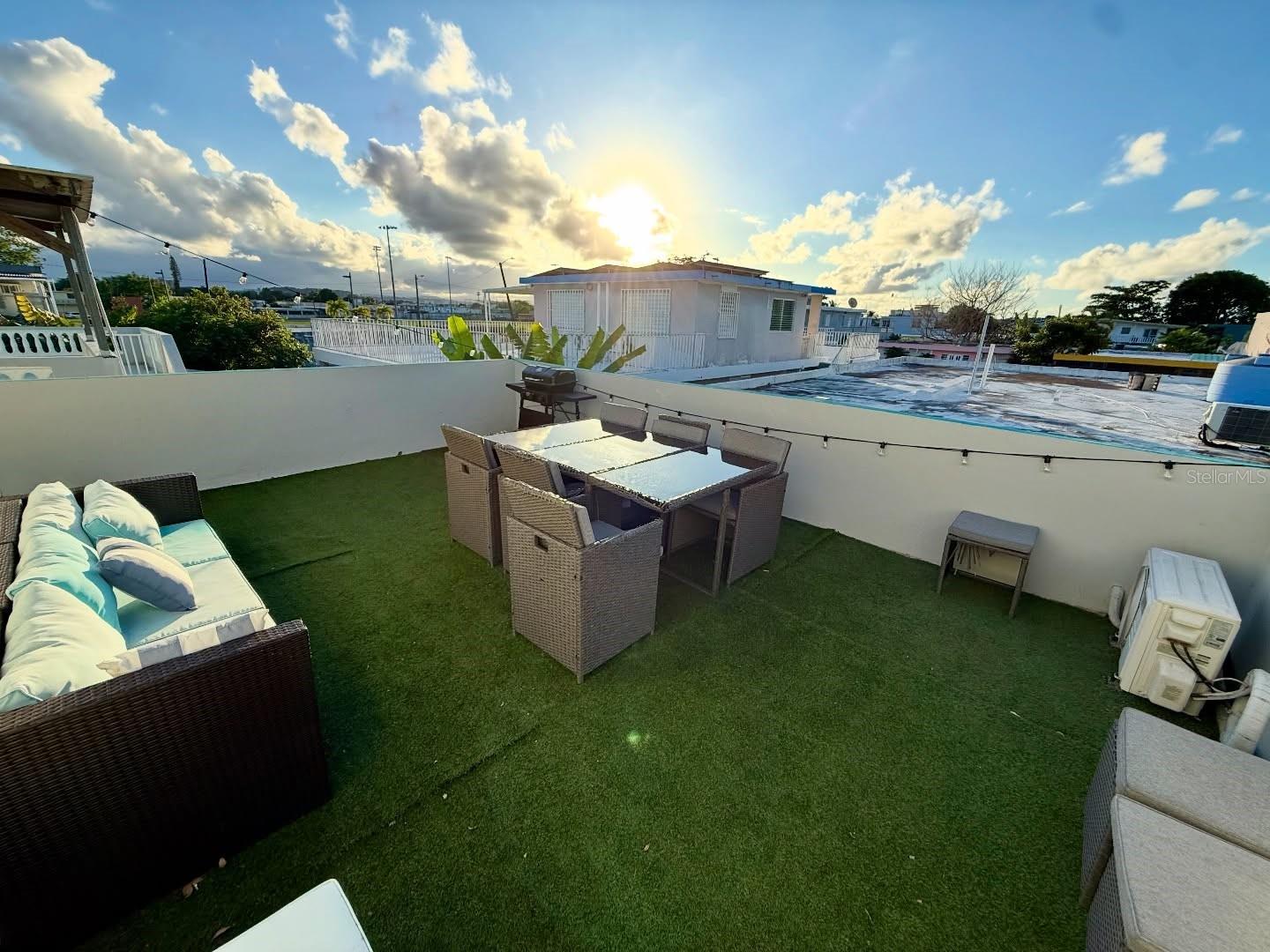 JARDINES DE COUNTRY CLUB - Residential Income