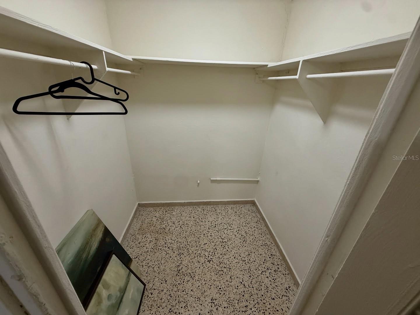 JARDINES DE COUNTRY CLUB - Residential Income