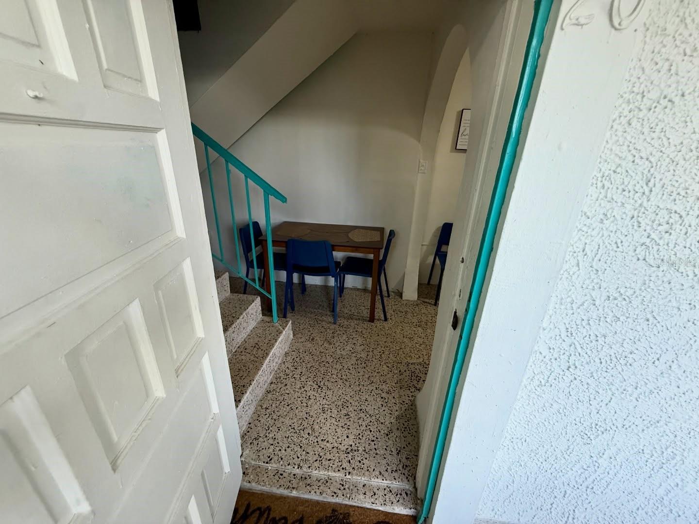 JARDINES DE COUNTRY CLUB - Residential Income