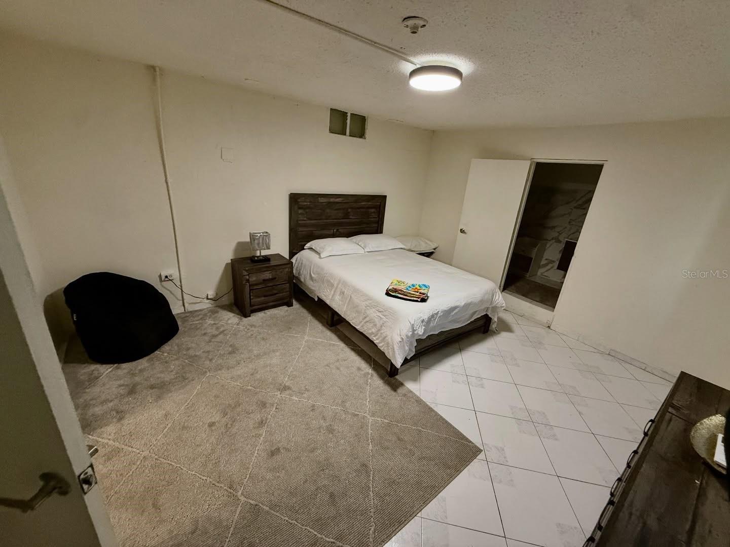 JARDINES DE COUNTRY CLUB - Residential Income