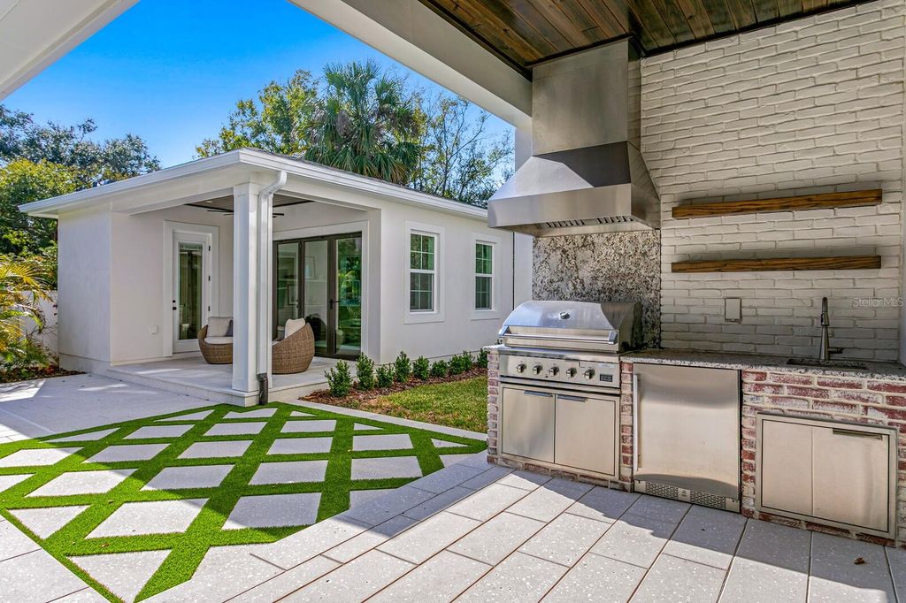 Photo of 4536 W Swann Avenue, Tampa, FL 33609 (MLS # TB8464853)