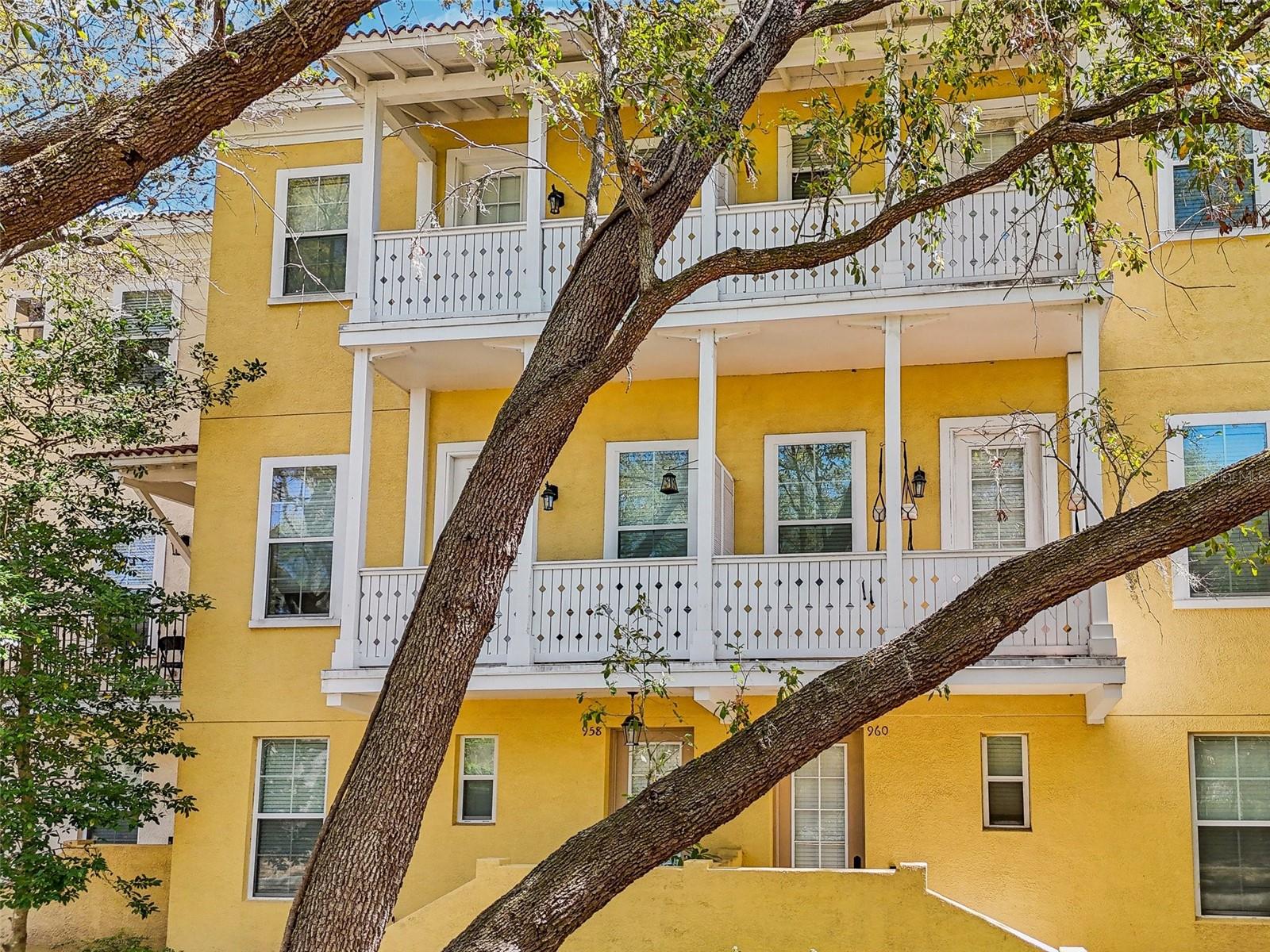 958 SOMBRA STREET