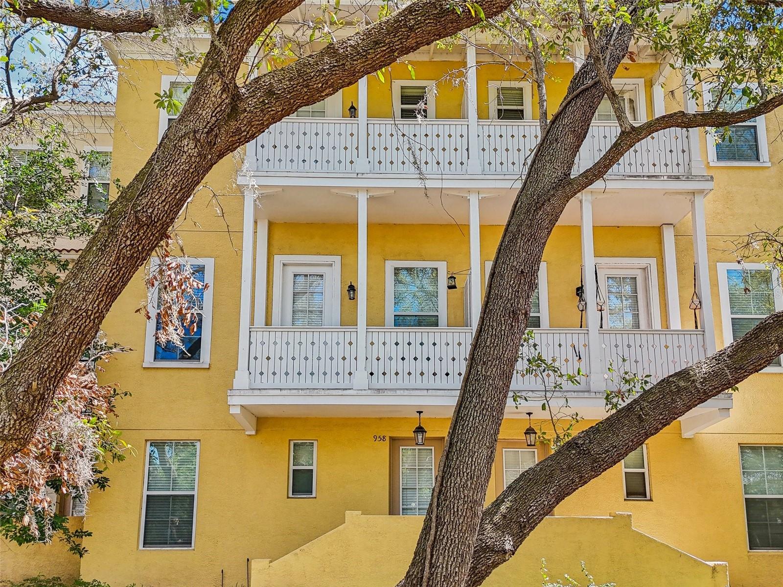 958 SOMBRA STREET
