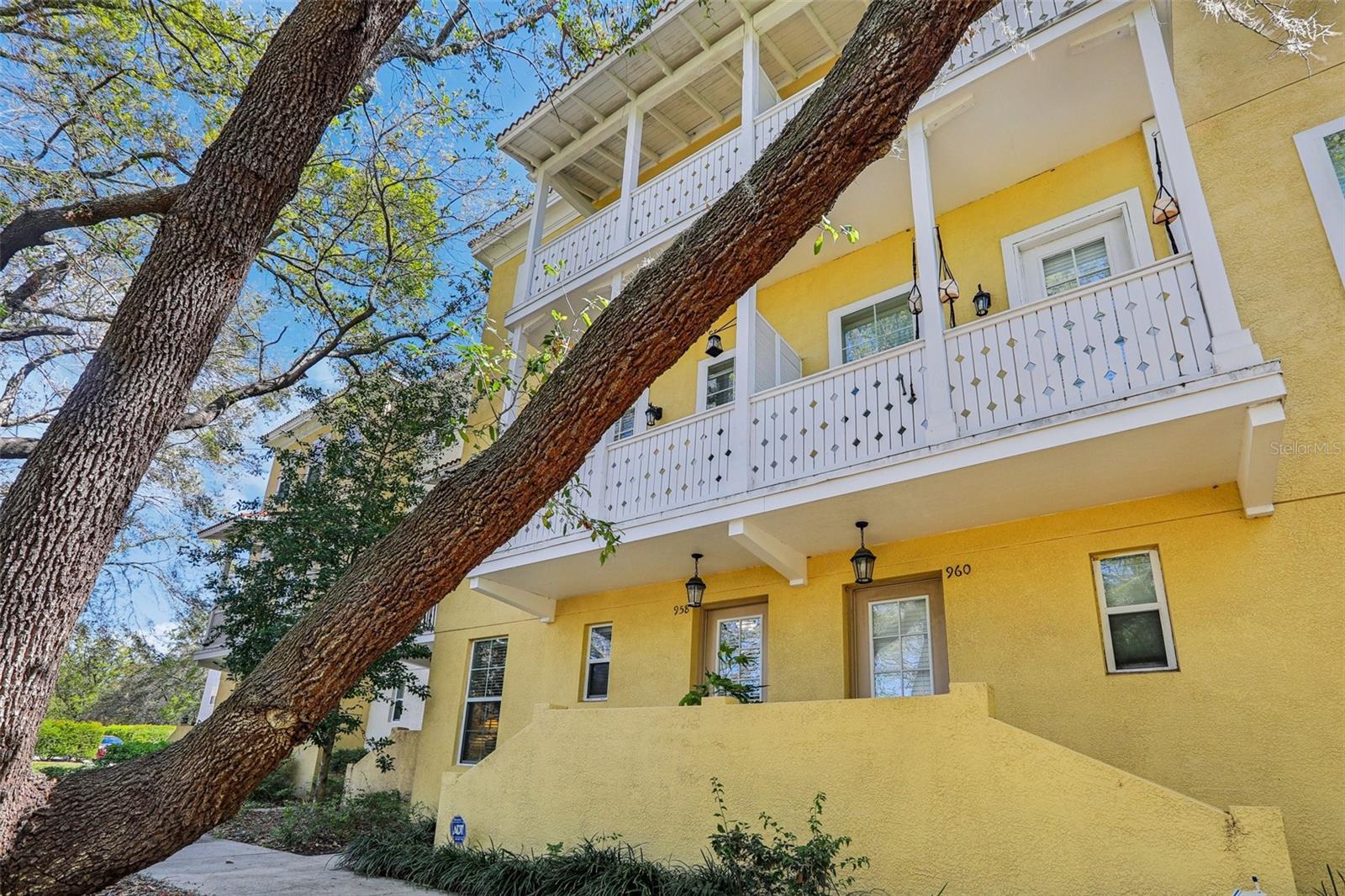 958 SOMBRA STREET