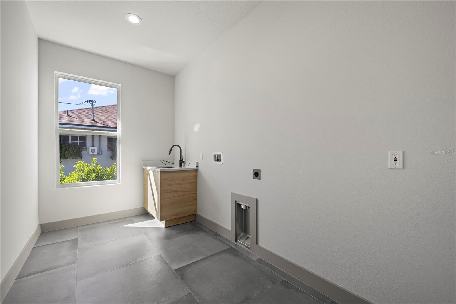 PALM COAST/EASTHAMPTON SEC 34 - Residential Lease