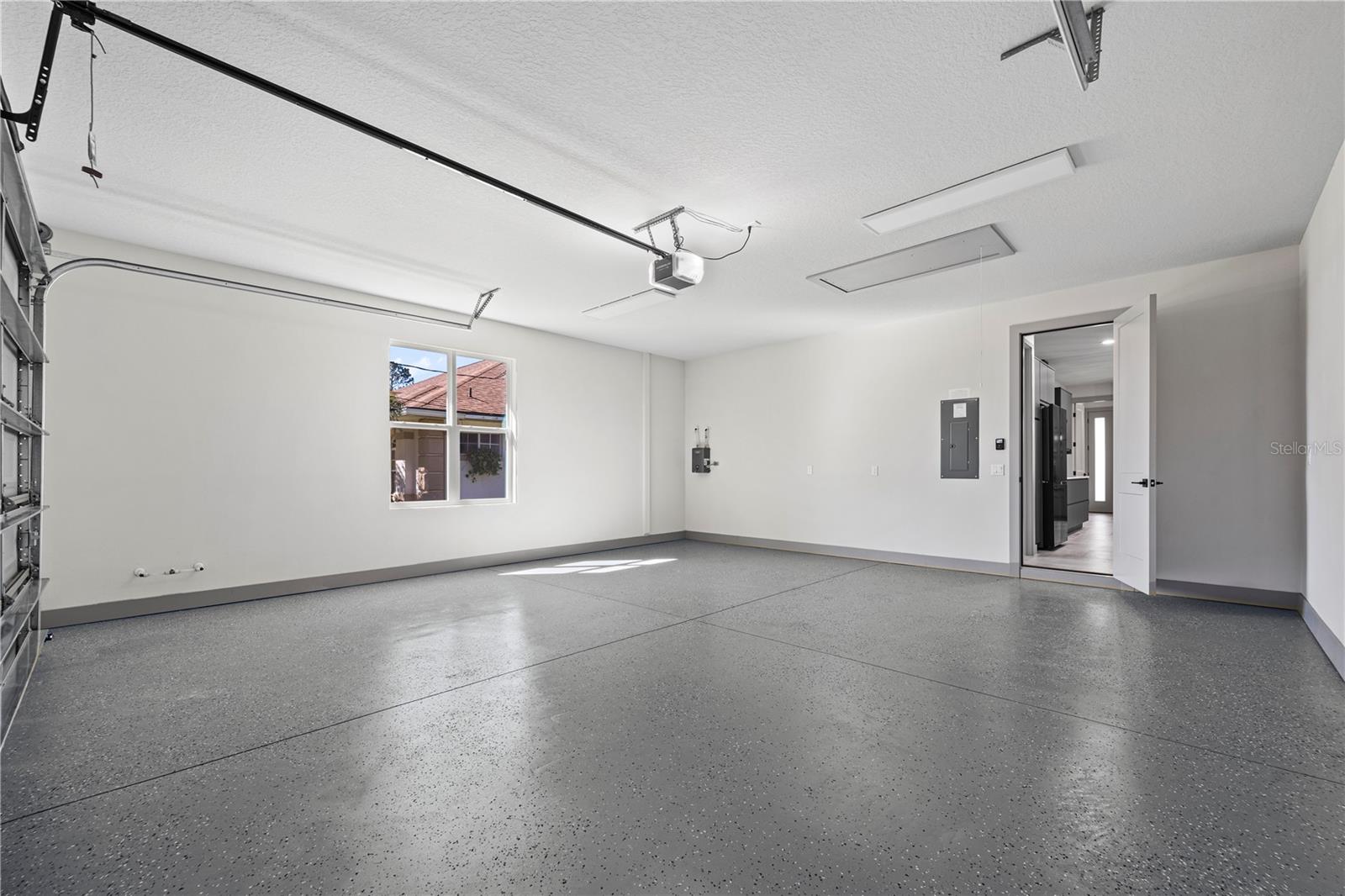 PALM COAST/EASTHAMPTON SEC 34 - Residential Lease