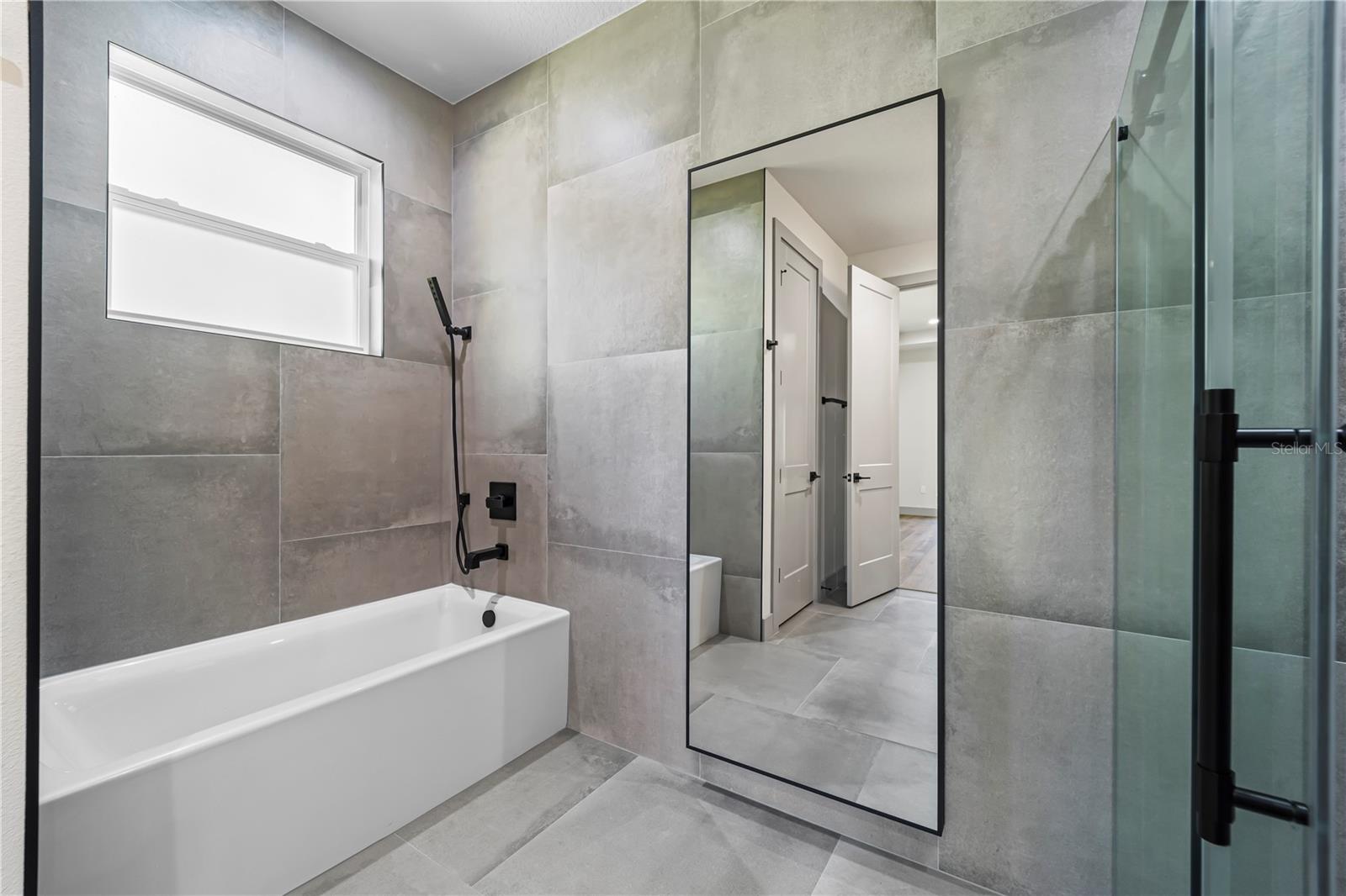 PALM COAST/EASTHAMPTON SEC 34 - Residential Lease