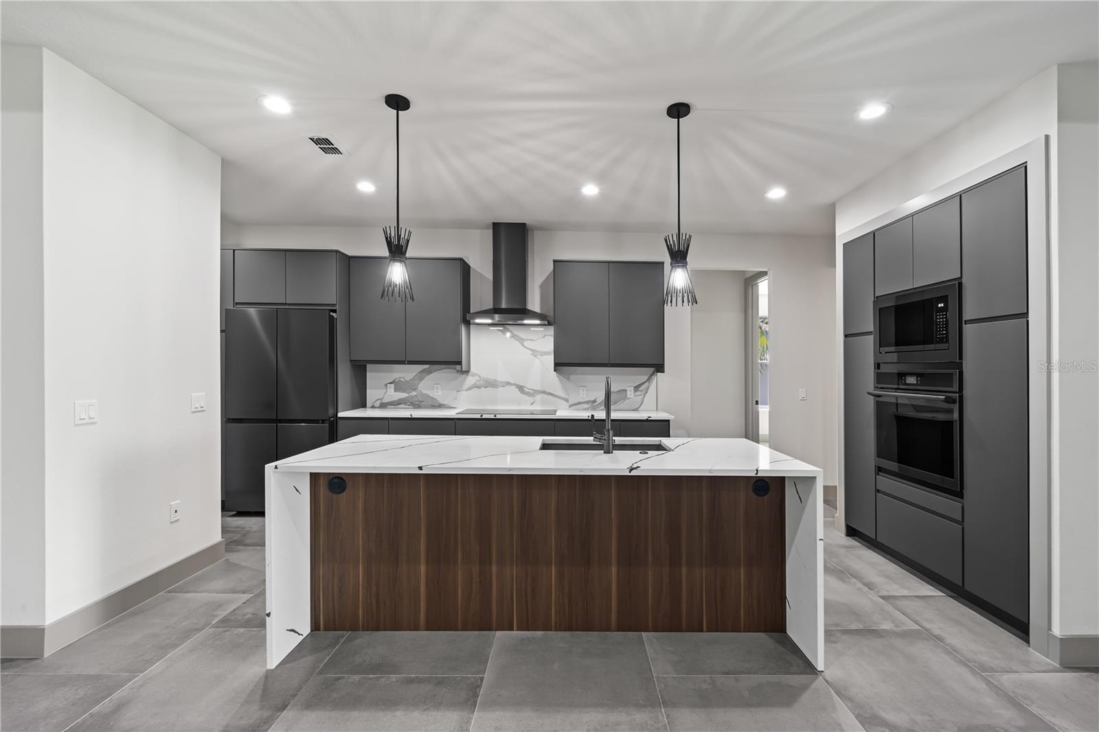 PALM COAST/EASTHAMPTON SEC 34 - Residential Lease