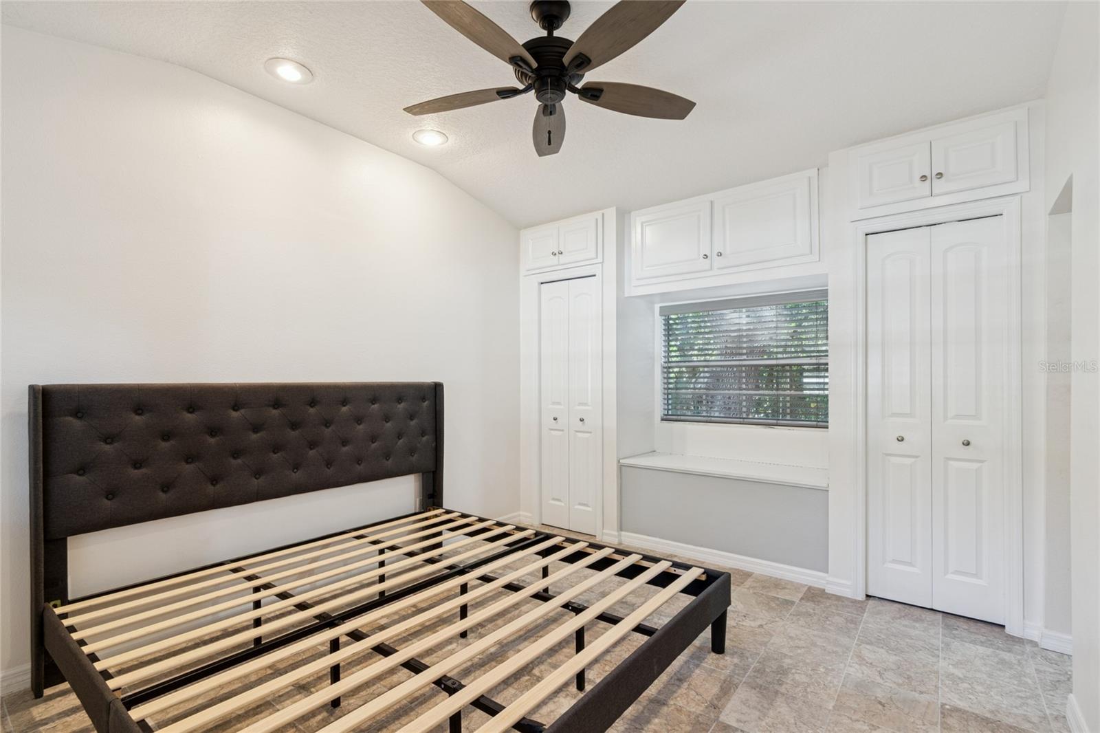 HAMPTON OAKS - Residential