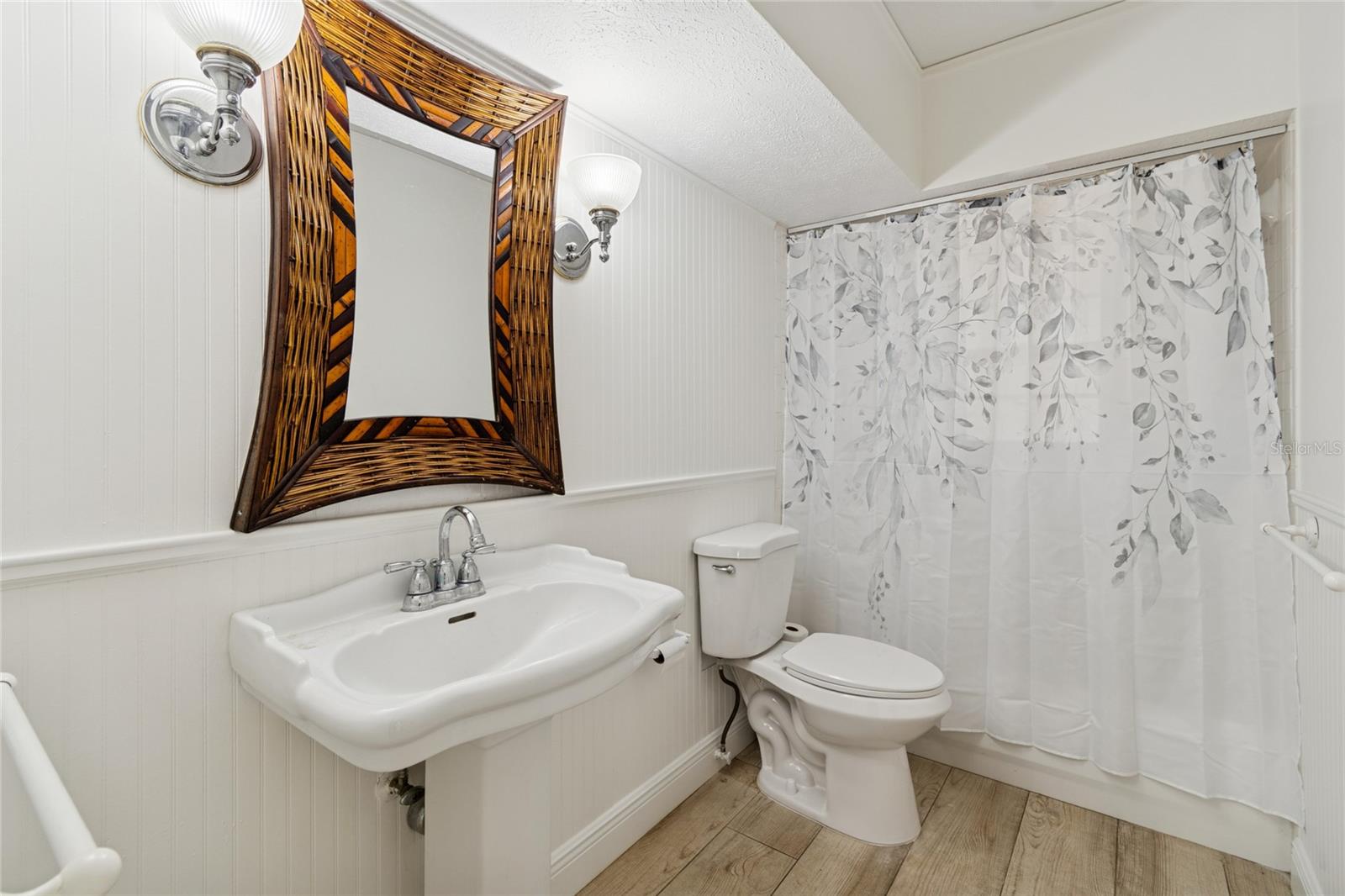 HAMPTON OAKS - Residential