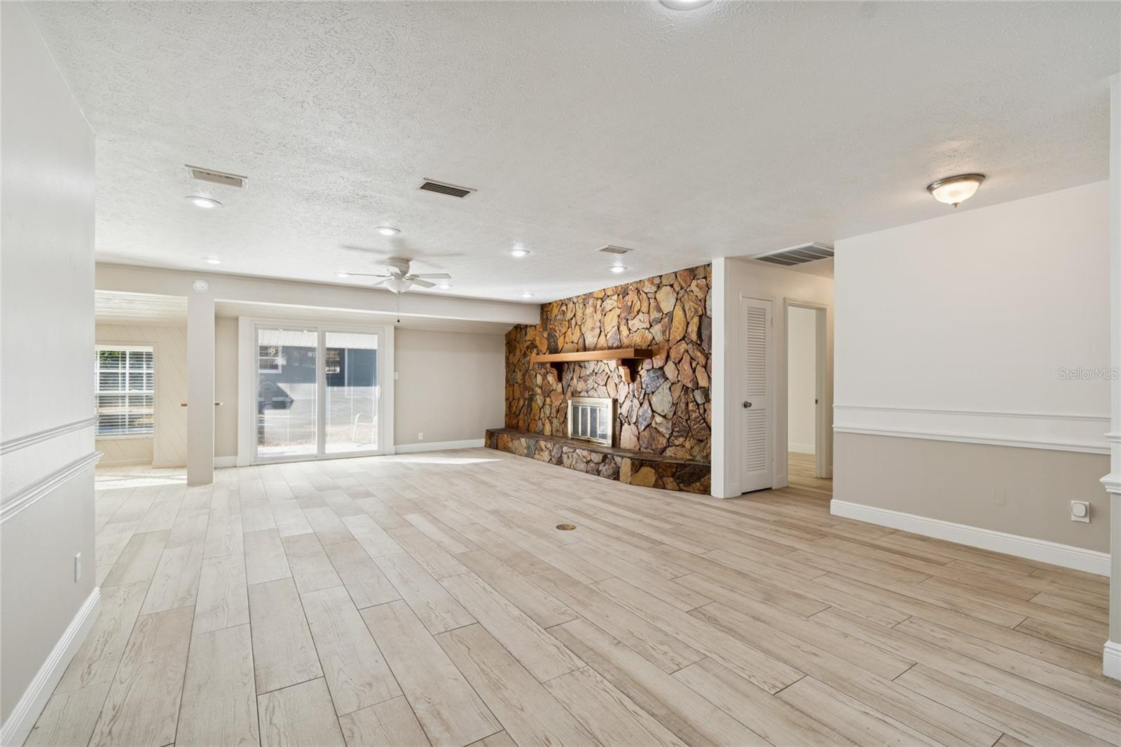 HAMPTON OAKS - Residential