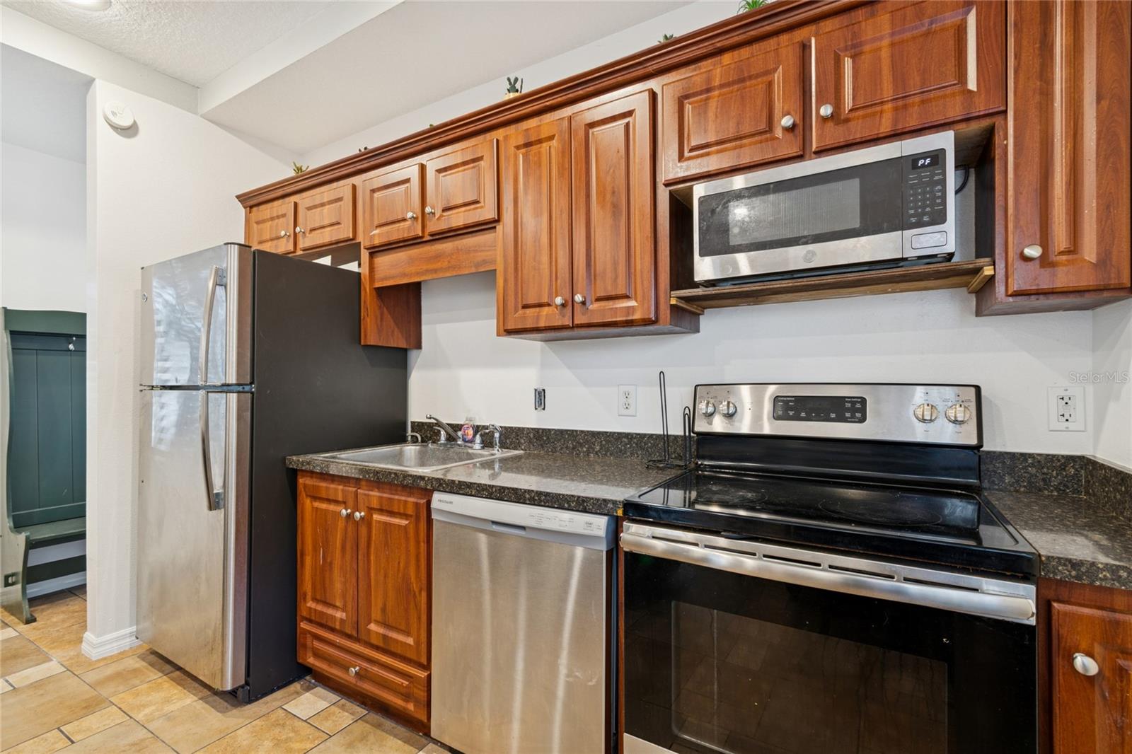 HAMPTON OAKS - Residential