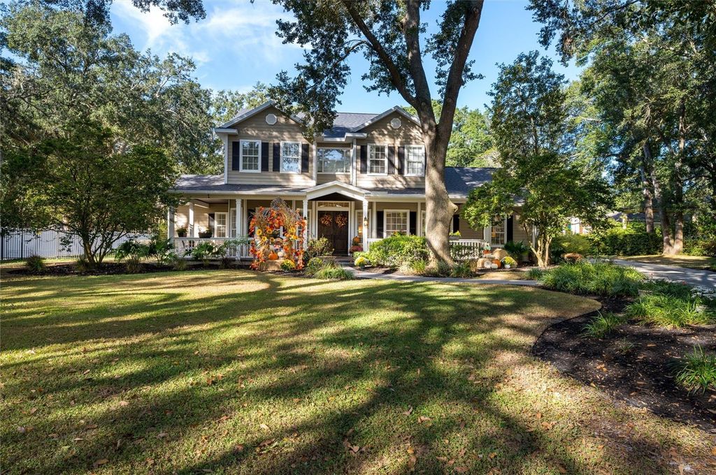 Photo of 16328 Emerald Cove Drive, Lutz, FL 33549 (MLS # TB8437726)