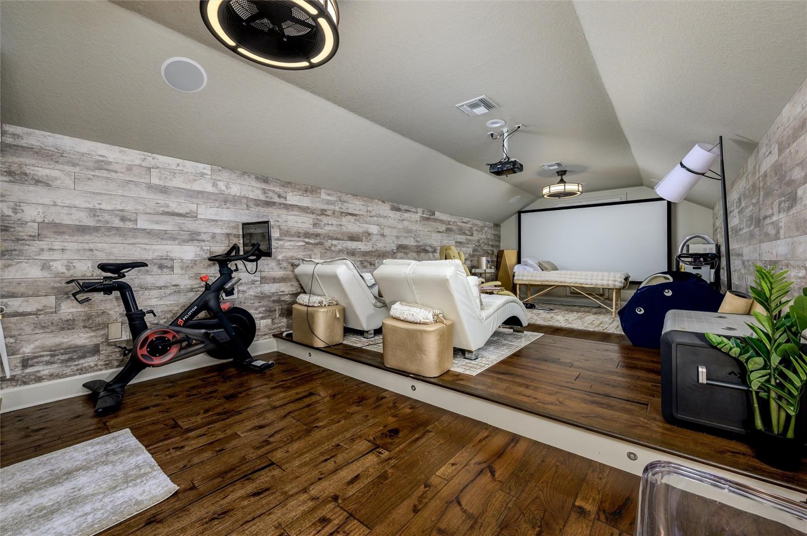 EMERALD COVE - Residential