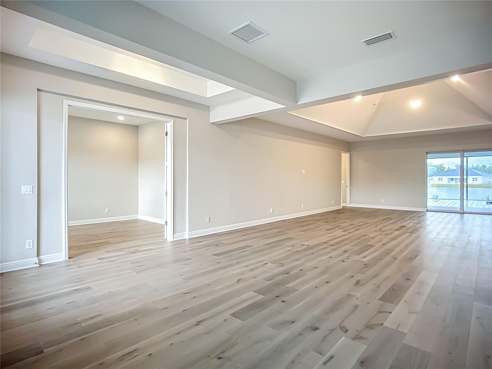 3512 CROSS CREEK PARKWAY