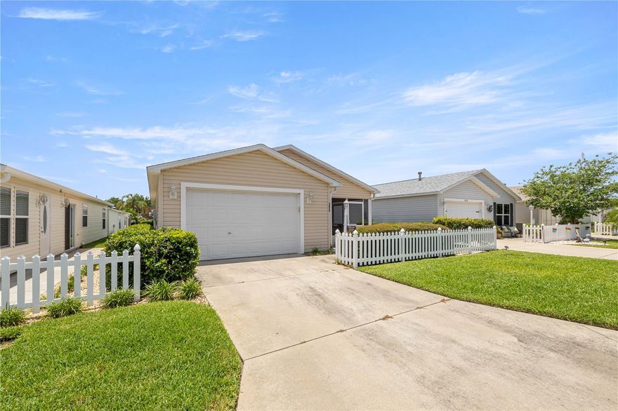 Totally updated 2-bedroom, 2 bath turnkey patio villa located in Spanish Springs area.  Great location of Lake Buena Vista and El Camino Real.  (by the Savanna Center) 11 minutes to square via golf cart.  Newer A/C and Water Heater.  Move right in or rent immediately.   NO BOND!
