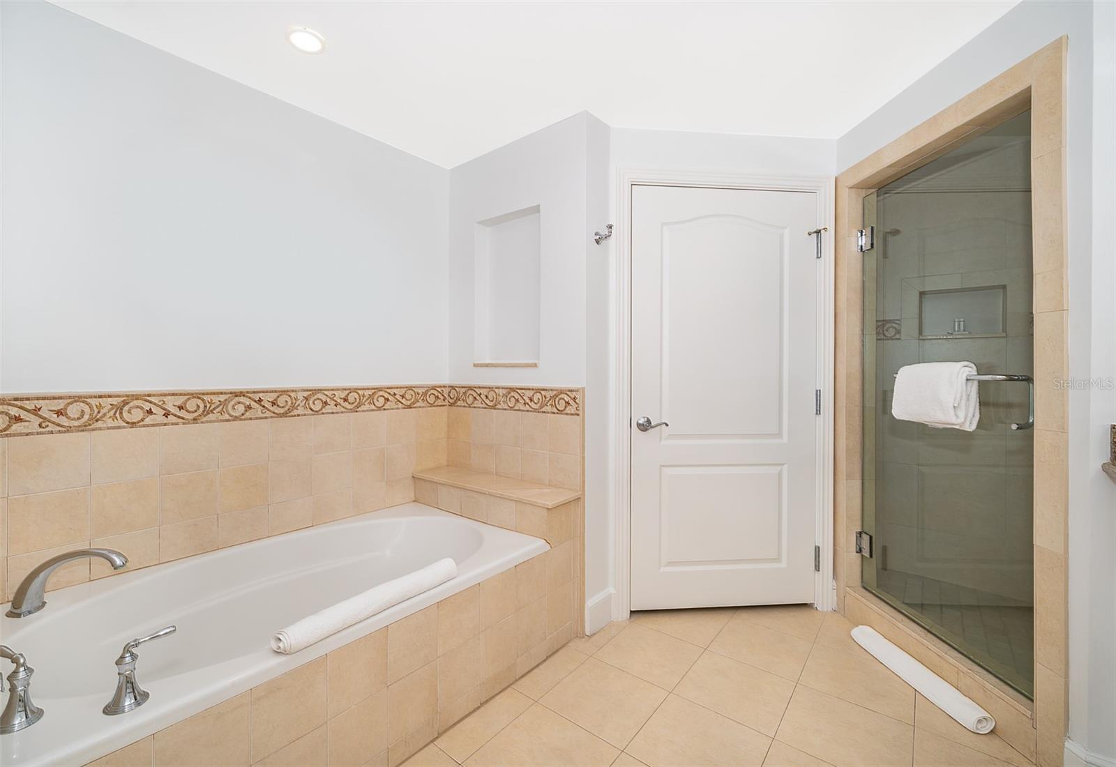 REUNION GRANDE CONDO - Residential