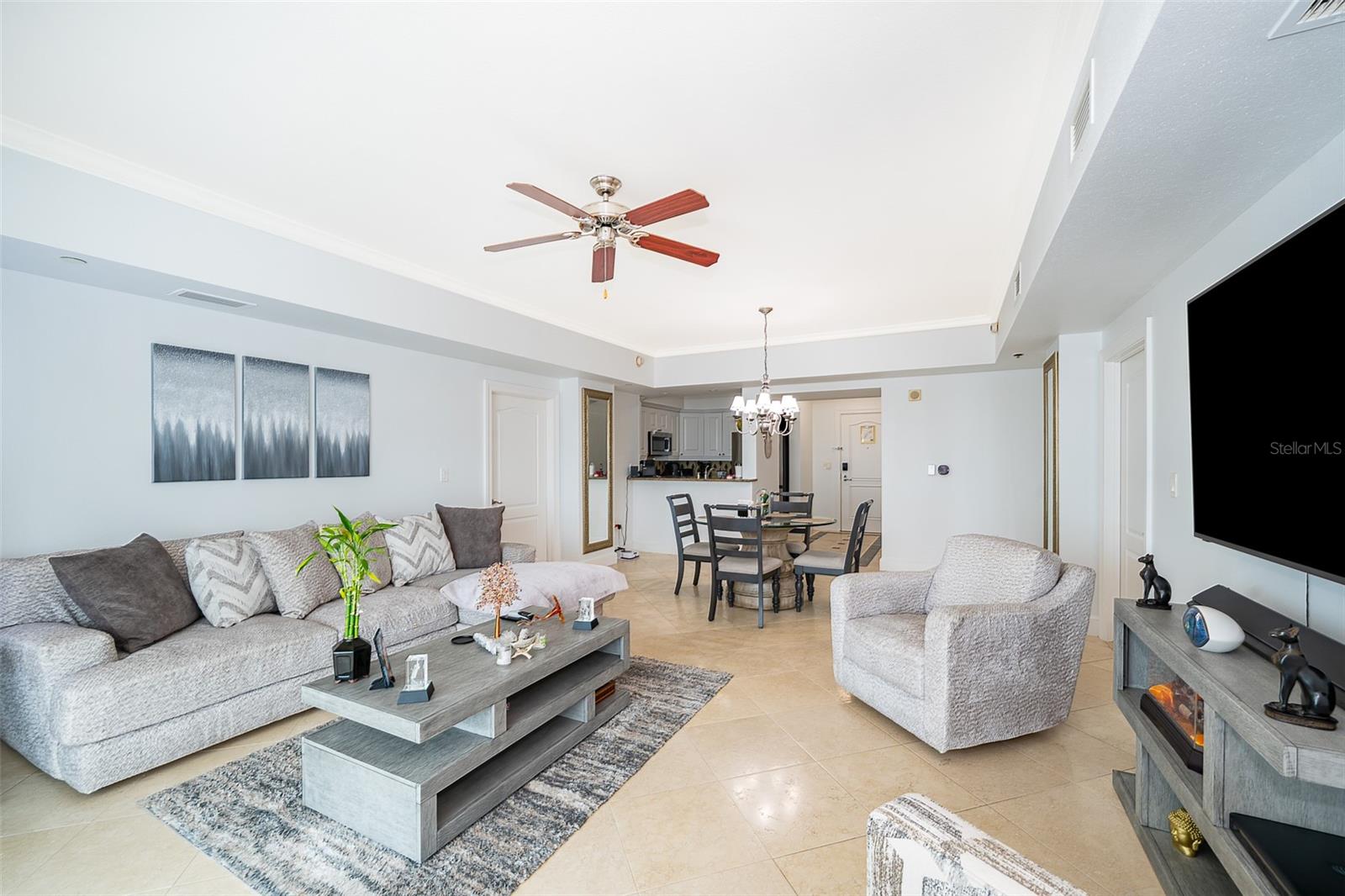 REUNION GRANDE CONDO - Residential