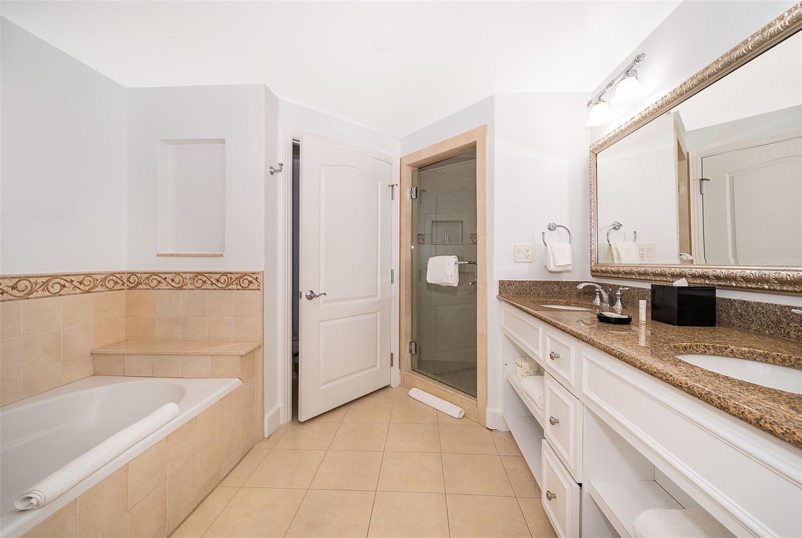 REUNION GRANDE CONDO - Residential