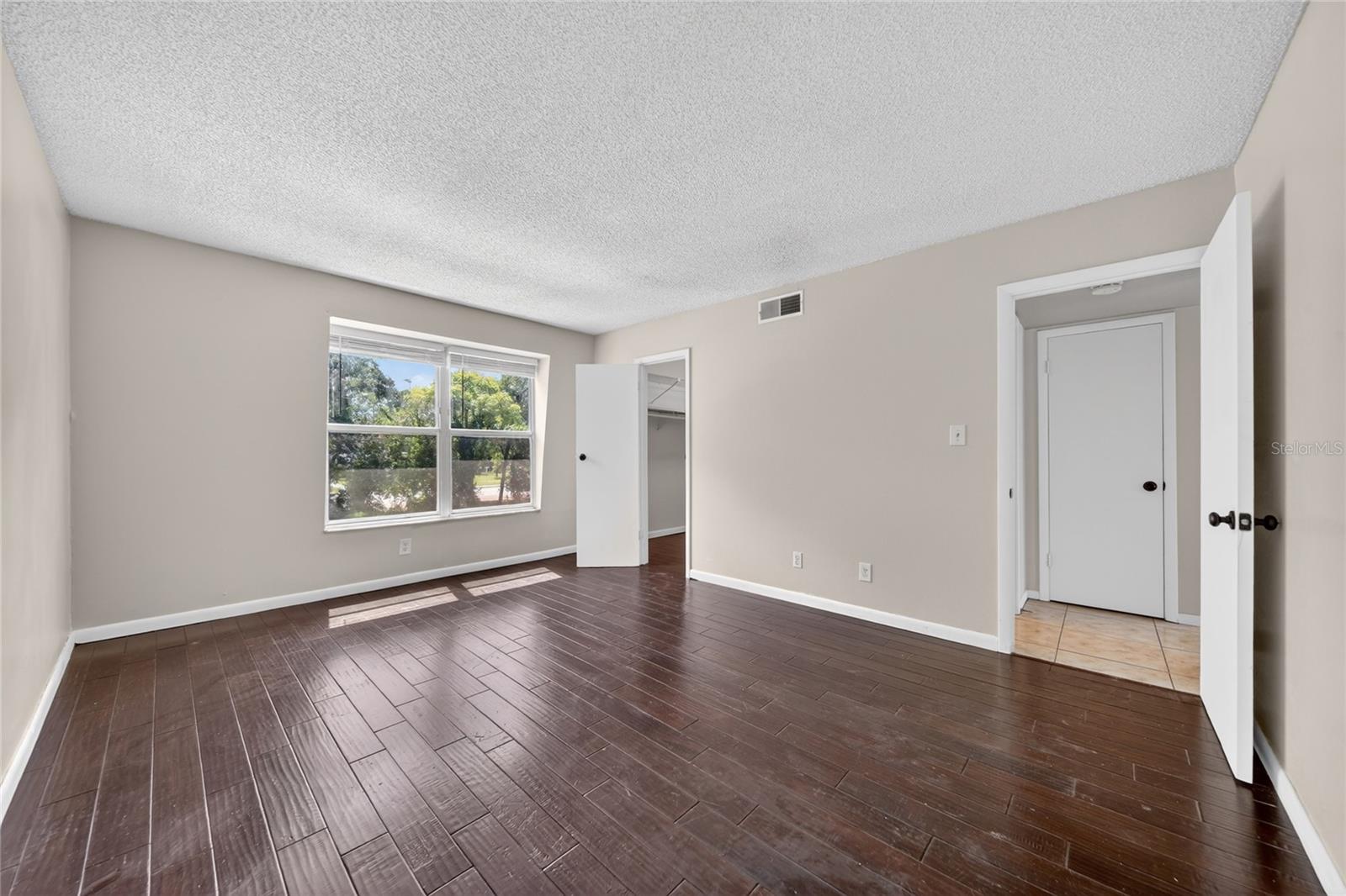FOUR SEASONS CONDO - Residential