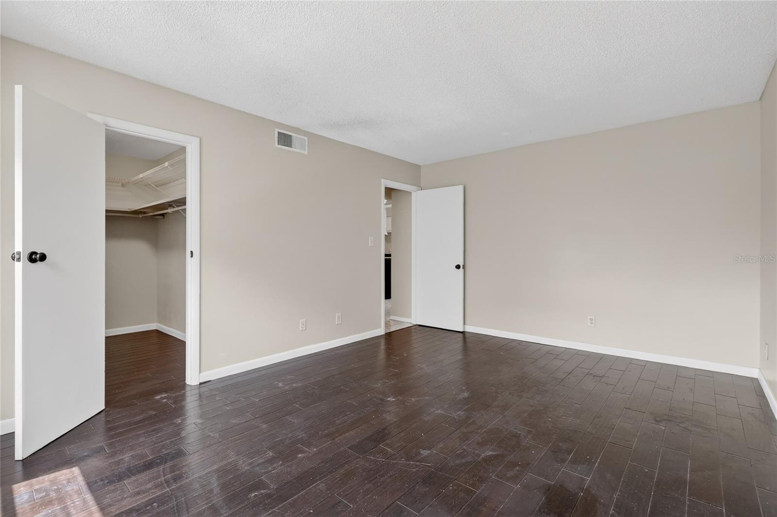 FOUR SEASONS CONDO - Residential
