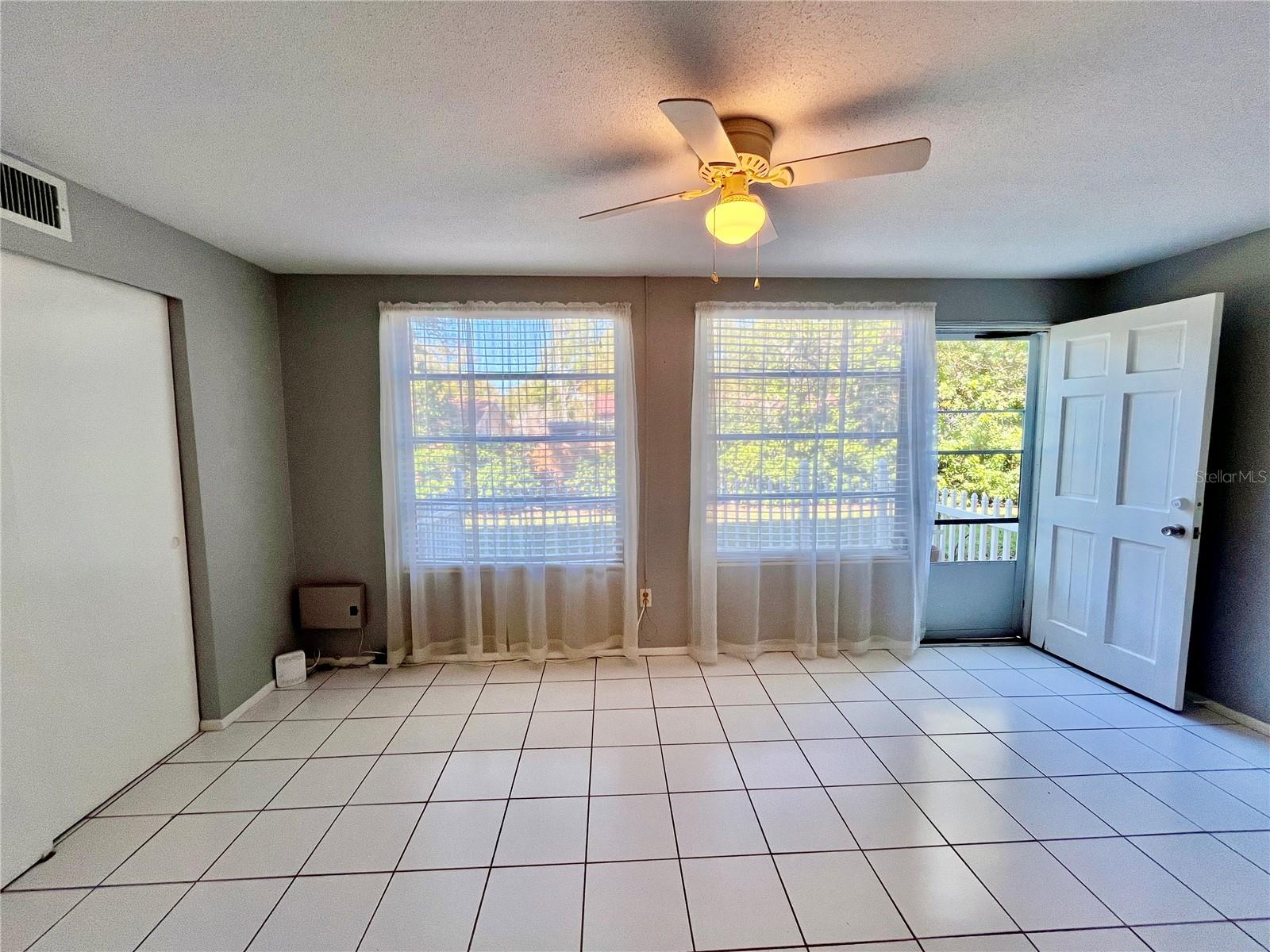 ON TOP OF THE WORLD - Residential