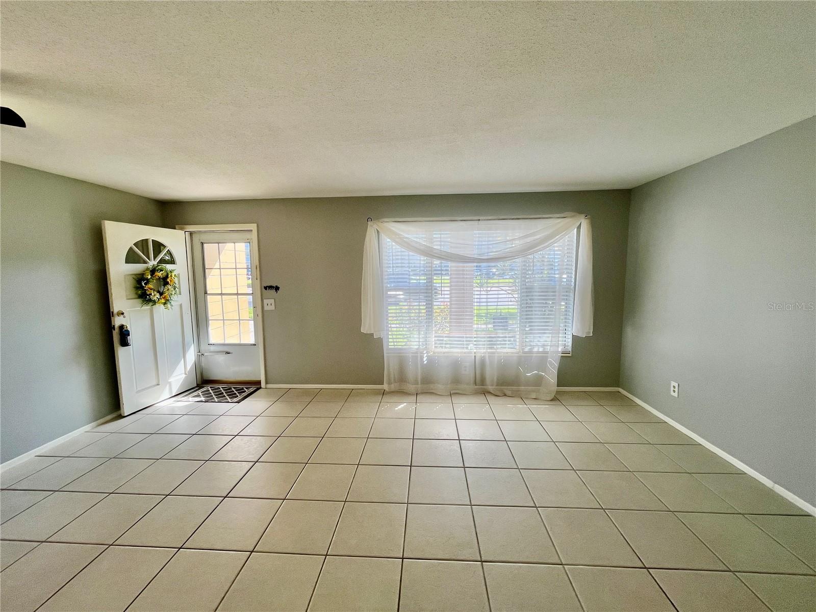 ON TOP OF THE WORLD - Residential