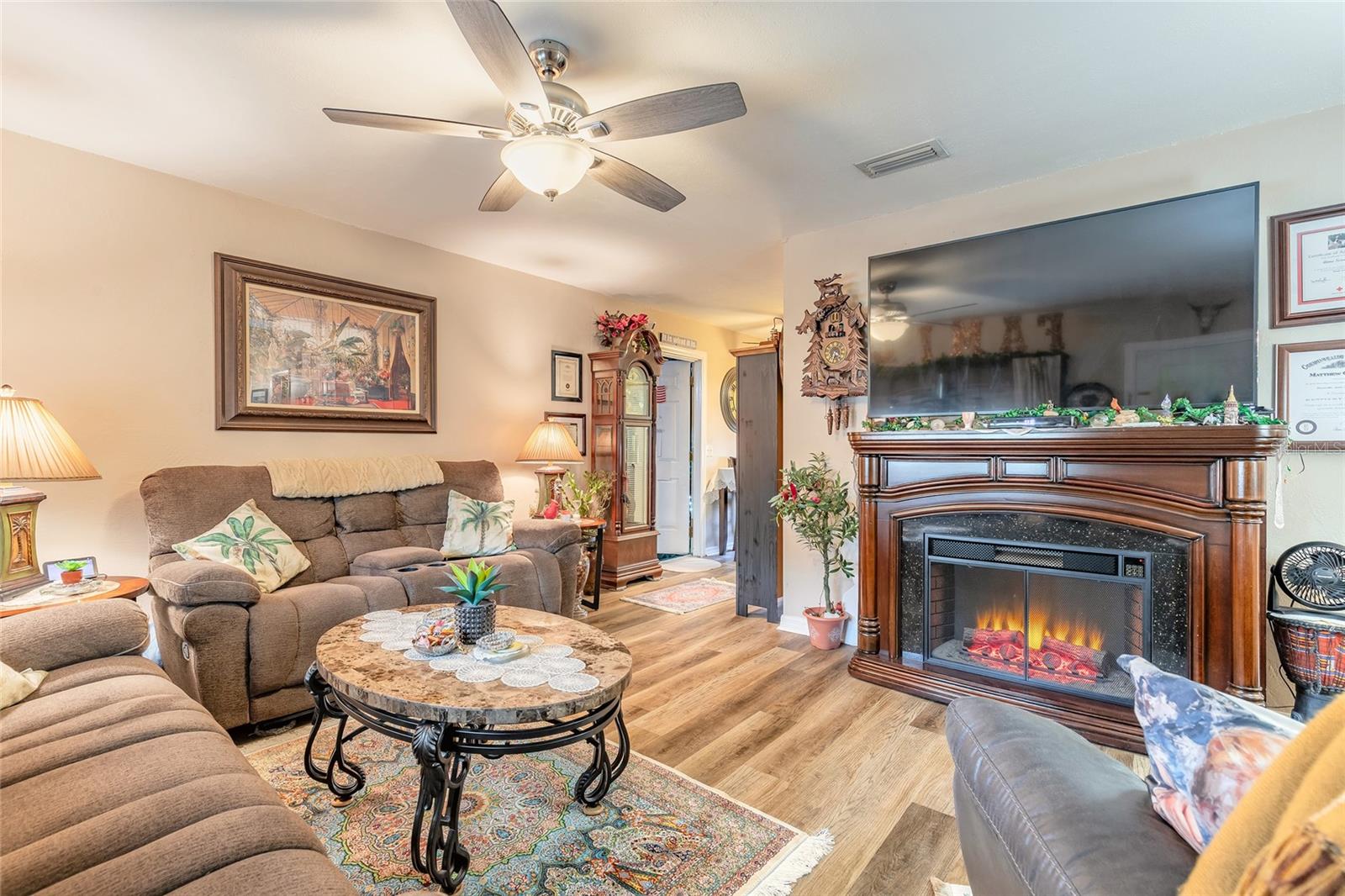 CAMBRIDGE VILLAS - Residential