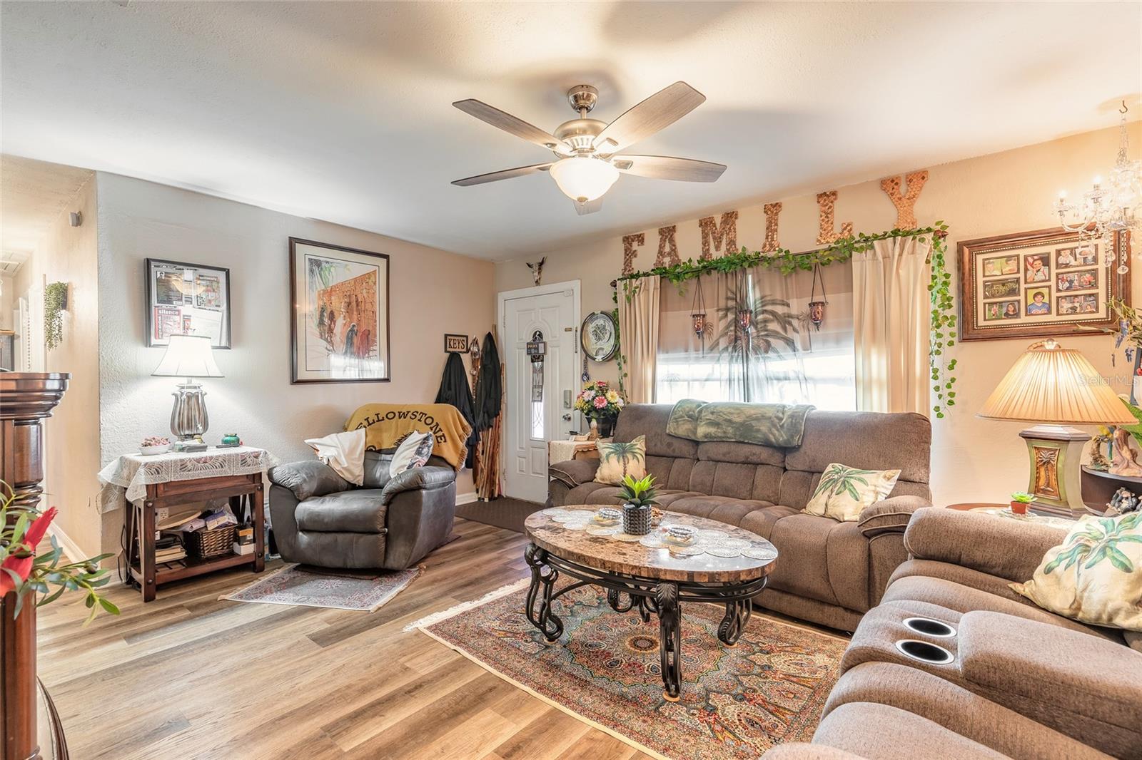 CAMBRIDGE VILLAS - Residential