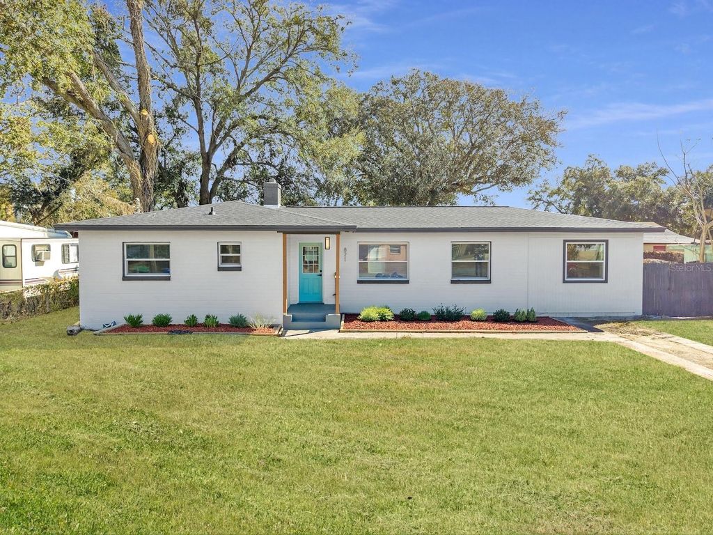 Photo of 821 Pinedale Avenue, Orlando, FL 32808 (MLS # O6381012)