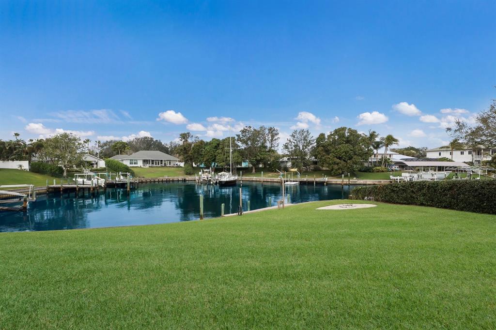 SHAWS POINT - Residential