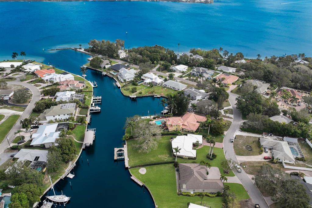 SHAWS POINT - Residential