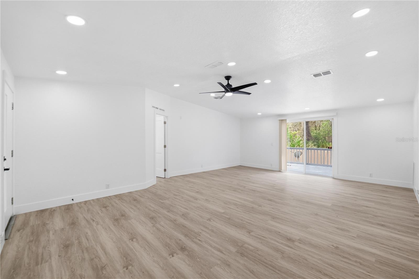 MOON LAKE ESTATES - Residential