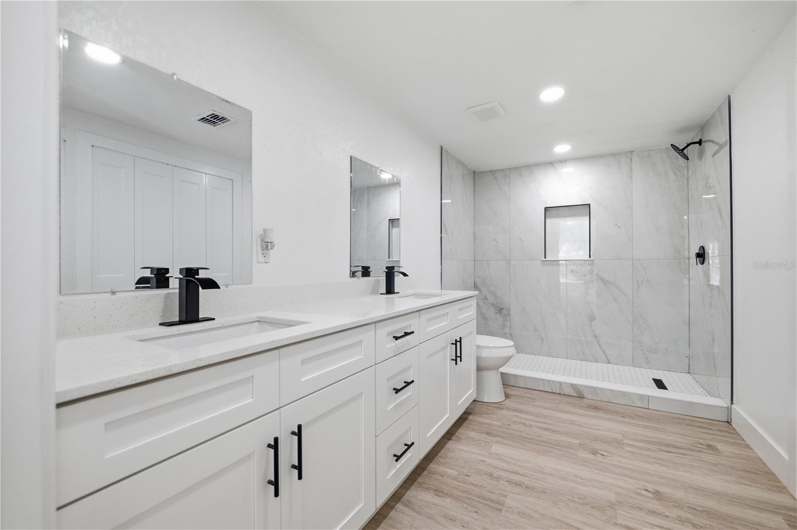 MOON LAKE ESTATES - Residential