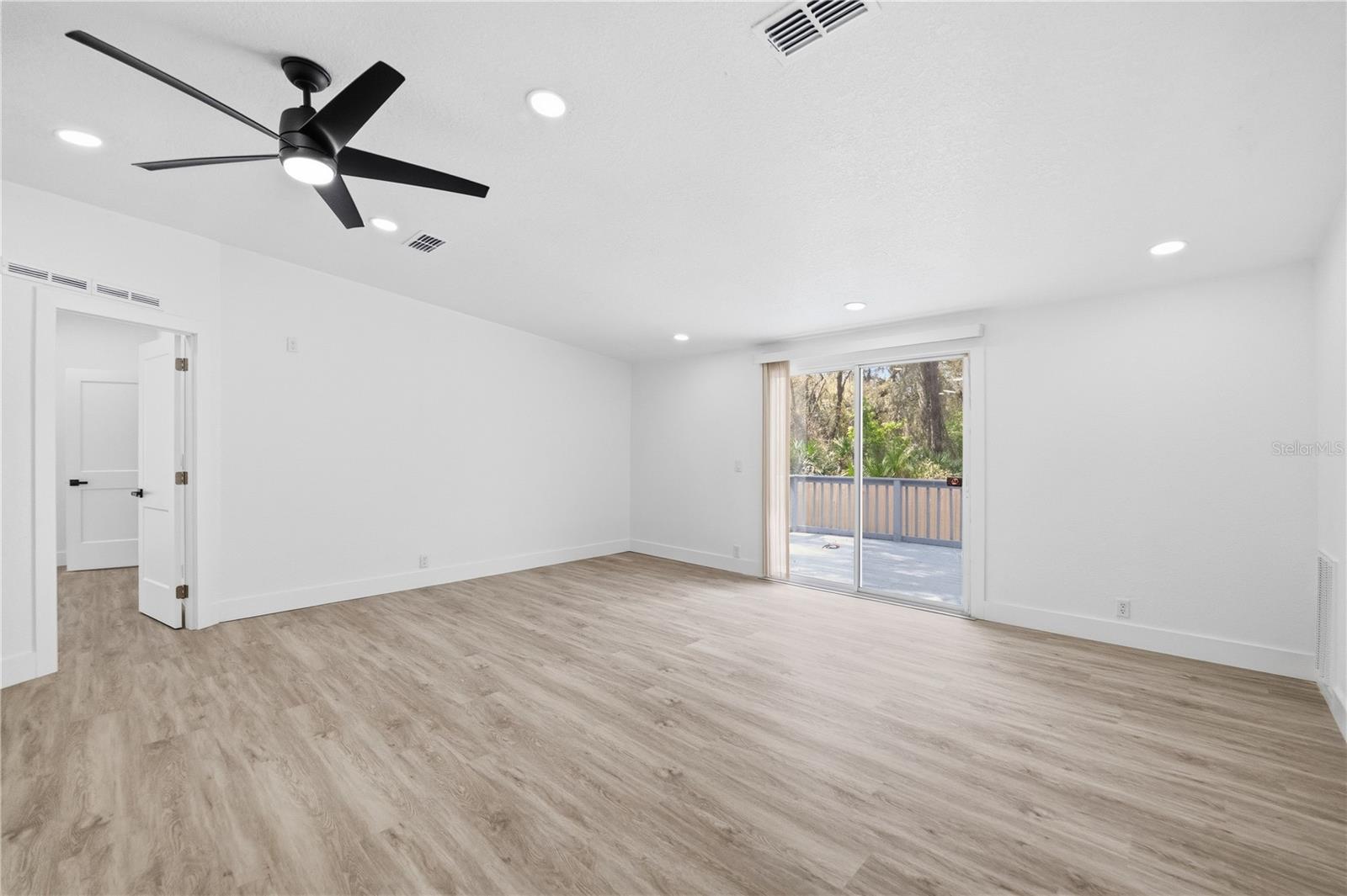 MOON LAKE ESTATES - Residential