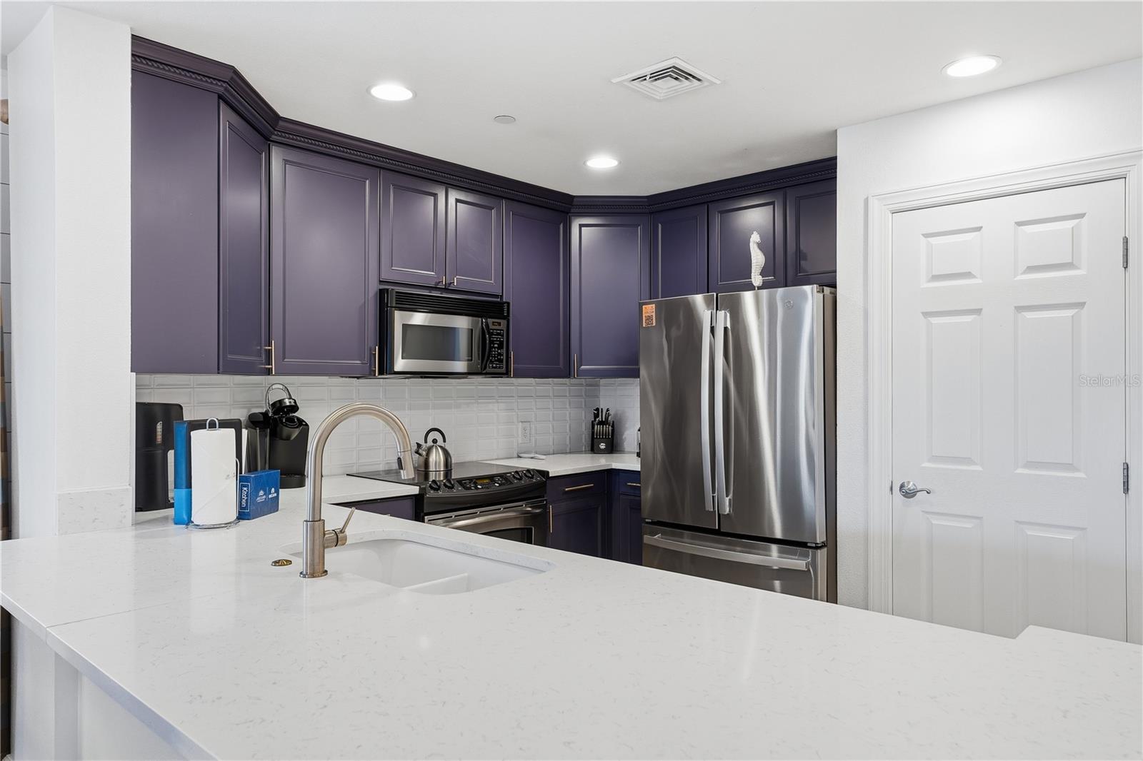 CENTRE COURT RIDGE CONDO PH 3 BLDG C - Residential