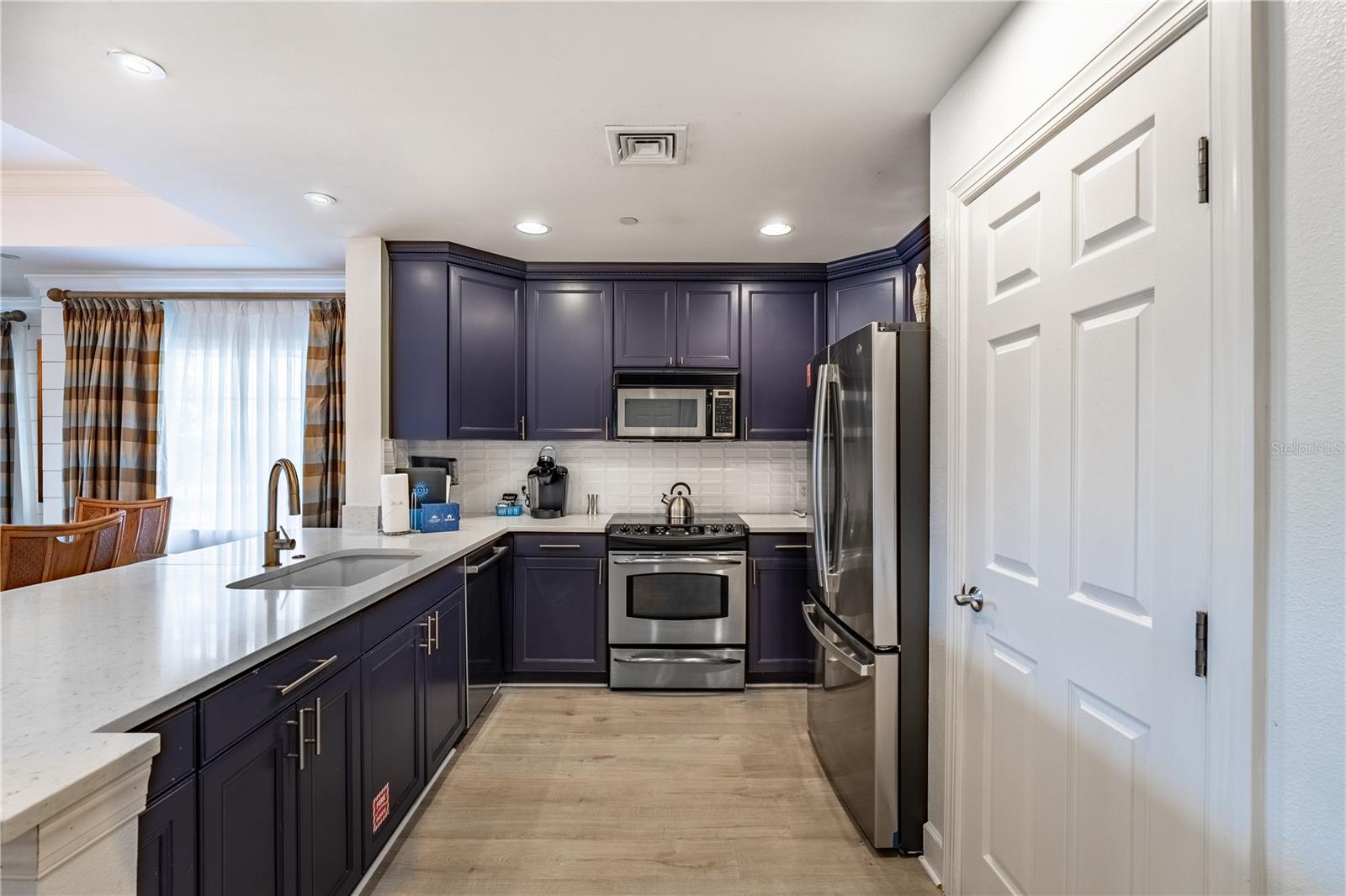 CENTRE COURT RIDGE CONDO PH 3 BLDG C - Residential