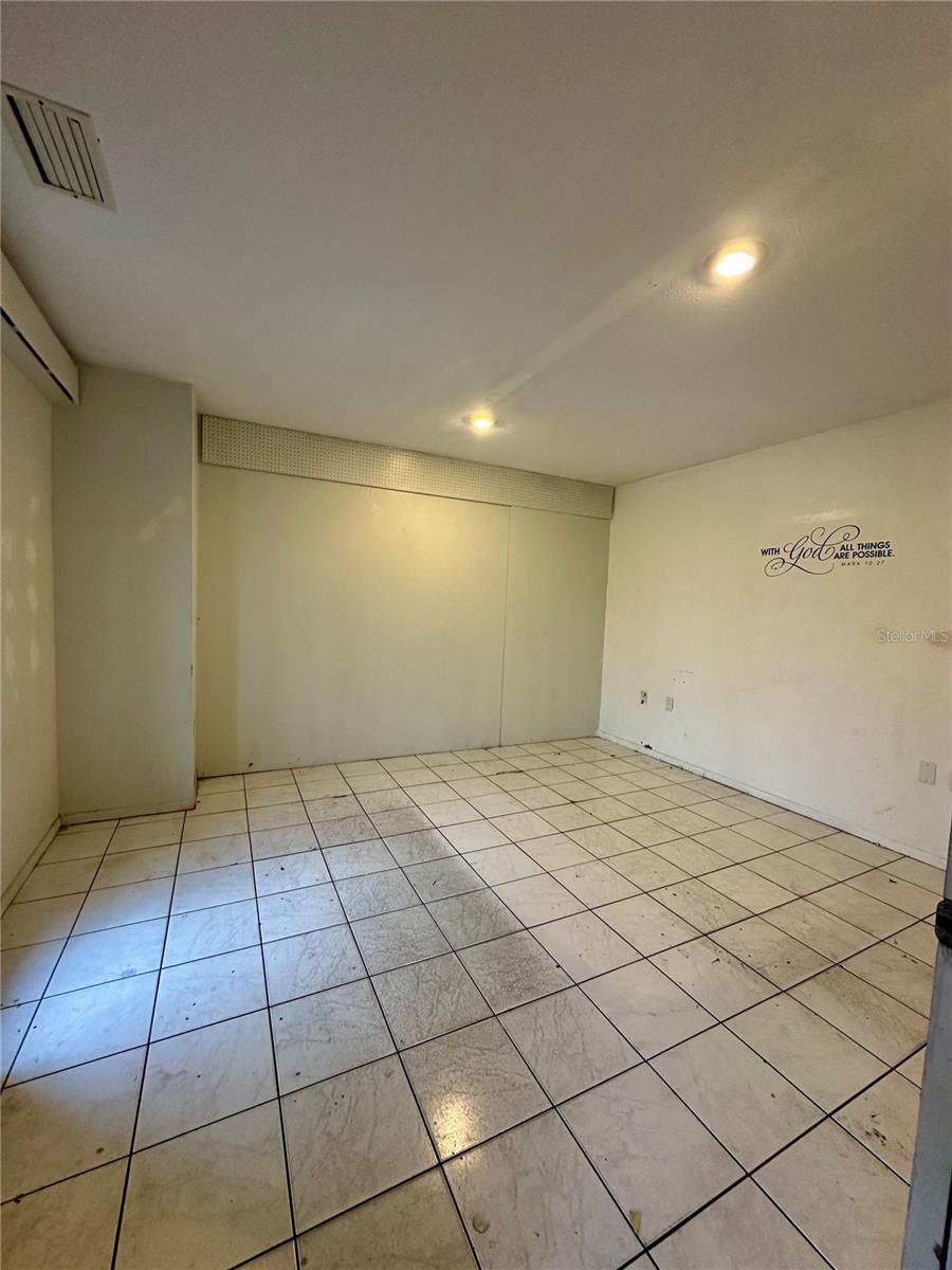 KISSIMMEE EXECUTIVE PARK - Commercial Lease