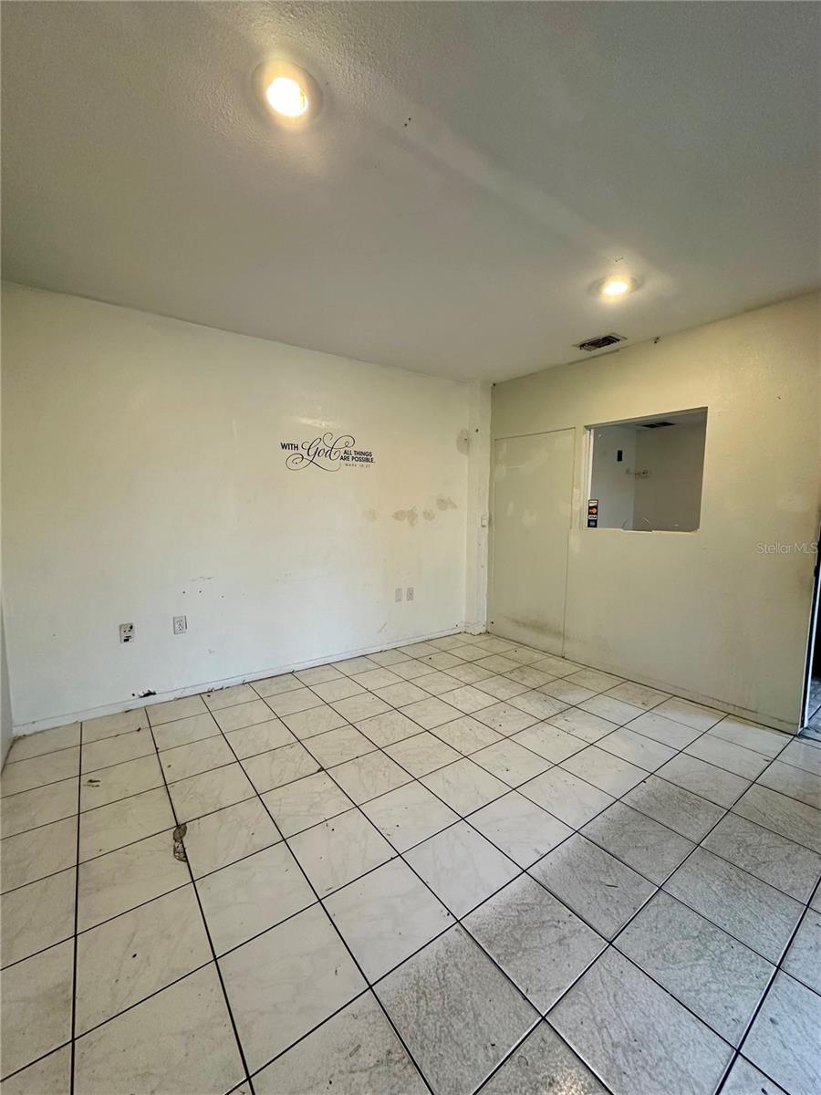 KISSIMMEE EXECUTIVE PARK - Commercial Lease