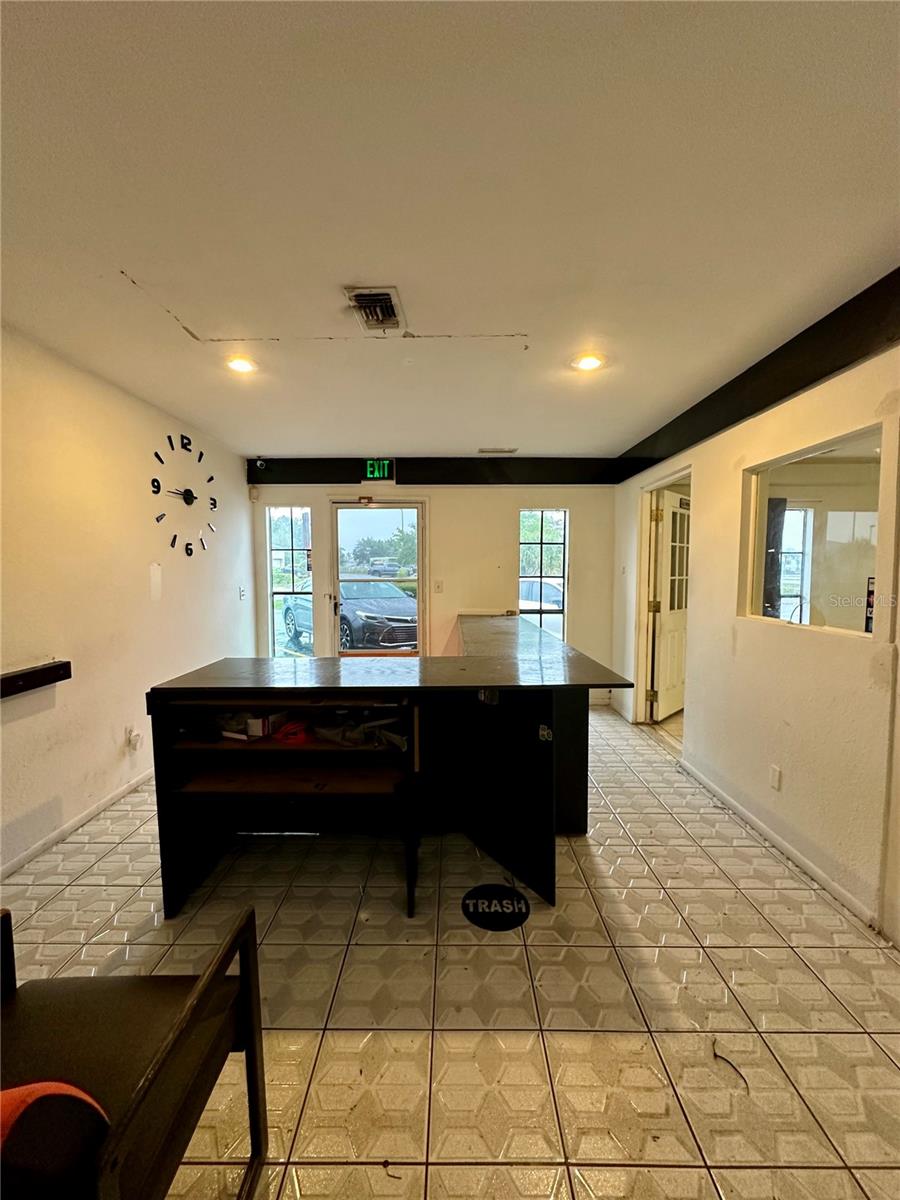 KISSIMMEE EXECUTIVE PARK - Commercial Lease