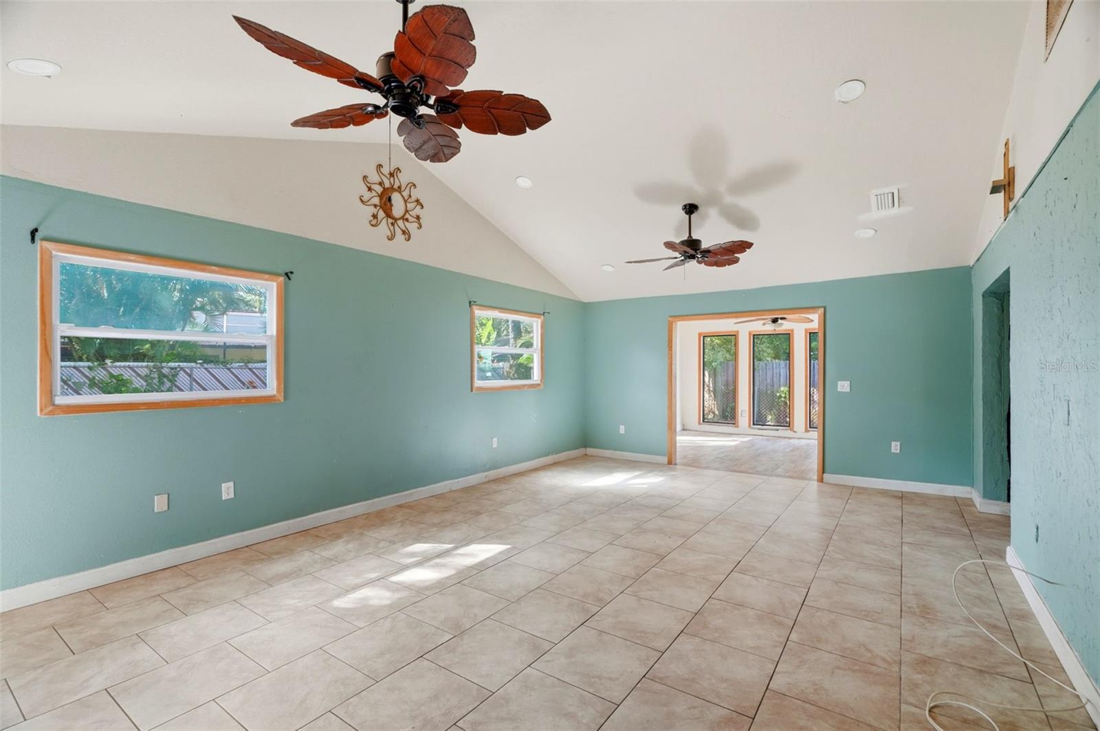 8326 SYLVAN WOODS DRIVE, SARASOTA, FL, 34243 4 8326 SYLVAN WOODS DRIVE