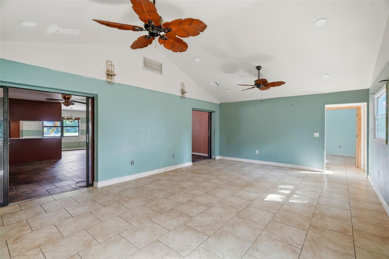 8326 SYLVAN WOODS DRIVE, SARASOTA, FL, 34243 3 8326 SYLVAN WOODS DRIVE