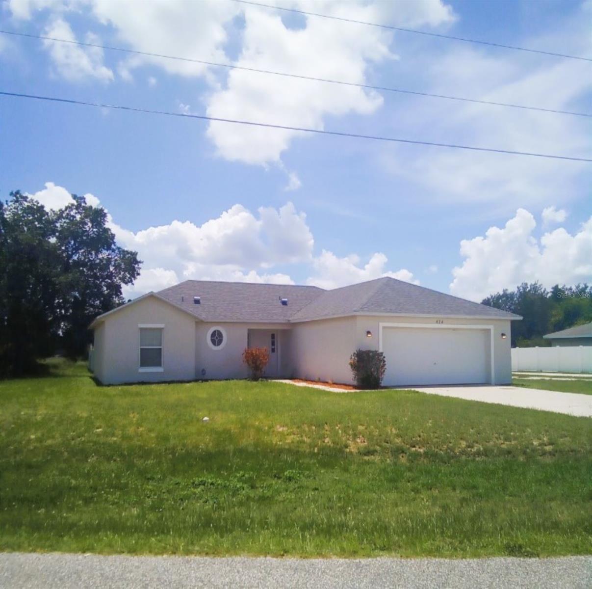 Single Family Home for lease, cute 3 bedrooms, 2 bathrooms, 2 car garage with over 1211 sq ft in cull-d-sac. Open/split floor plan home offers a kitchen with all appliances and counter bar seating, breakfast nook and spacious family room. Washer/Dryer also included. Main bedroom with on-suite includes large soaker tub, standalone shower and a large walk-in closet. Guest bedrooms have enough space to accommodate bedroom furniture. Combination of ceramic tile and LVT flooring, no carpet. Live, Work and Play in Poinciana! Stroll through shopping and dining at Poinciana Town Center and Poinciana Place Shopping Center. Enjoy numerous playgrounds and playing soccer, softball, basketball, tennis, racquet ball and baseball fields in multiple areas. HCA Florida Poinciana Hospital is now up and running. Close to schools, shopping and dining! Minutes to major roadways like Poinciana Parkway making easy access to I-4, Walt Disney World, Downtown Disney, Sea World, Universal Studios, City Walk, Downtown Orlando & Orlando Int'l Airport.
All Ackley Realty residents are required to enroll in the Resident Benefits Package (RBP) for $50/month which includes renters insurance, HVAC air filter delivery (for applicable properties), credit building to help boost your credit score with timely rent payments, $1M Identity Protection, move-in concierge service making utility connection and home service setup a breeze during your move-in, our best-in-class resident rewards program, and much more! More details upon application approval.