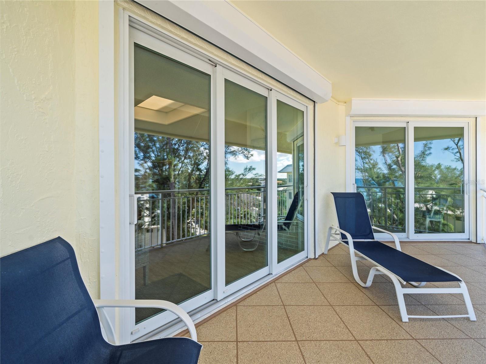 DOLPHIN REEF CONDO - Residential